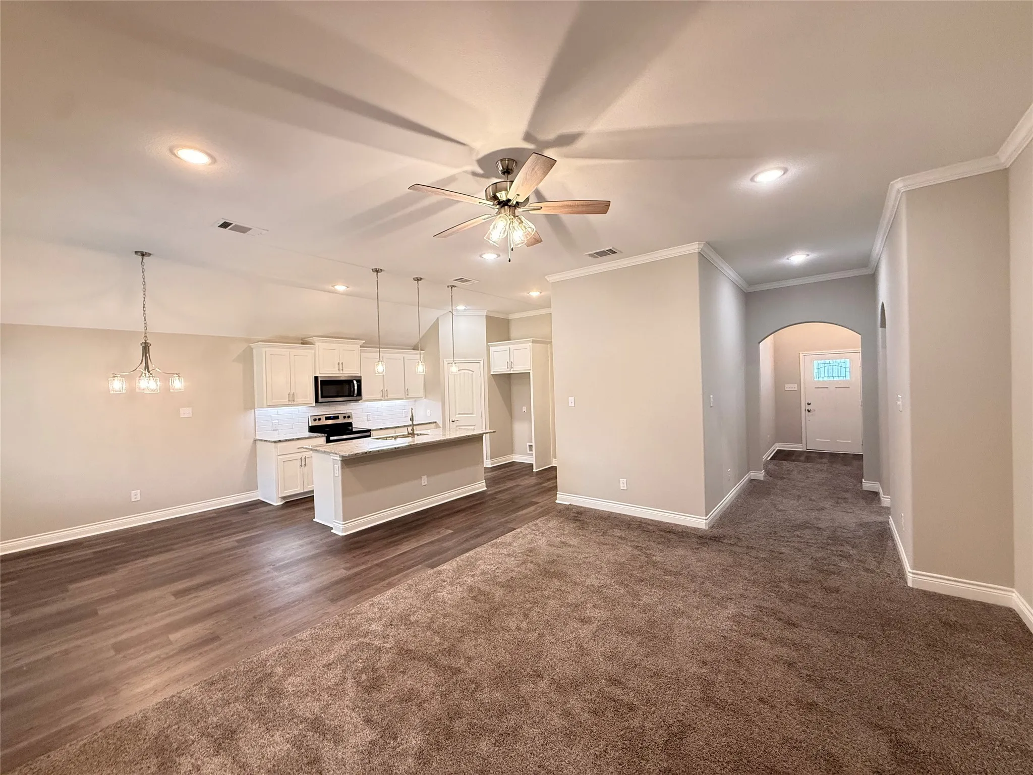 Single Family Residence For Sale in Hunt County , 704 Hardaway Drive, Greenville, Texas 75402, 3 Bedroom, 2 Bathroom, 2 Garage spaces, 1,612 Sqft, built in 2023, mls#21281190, Real Estate Agent in Greenville, Homes For Sale in Hunt county, Homes For Sale in Greenville, Realtor in Greenville Texas, Real Estate Brokerage Independent Realty Texas, Luminita Cordes Realtor