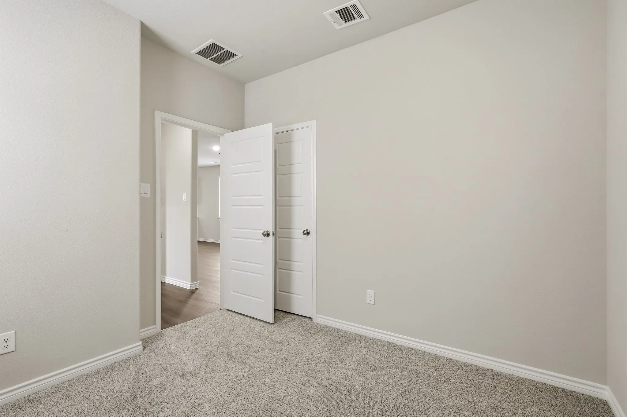 Single Family Residence For Sale in Ellis County , 1707 Romans Road, Ennis, Texas 75119, 3 Bedroom, 2 Bathroom, 2 Garage spaces, 1,245 Sqft, built in 2026, mls#21293304, Real Estate Agent in Ennis, Homes For Sale in Ellis county, Homes For Sale in Ennis, Realtor in Ennis Texas, Real Estate Brokerage Independent Realty Texas, Luminita Cordes Realtor