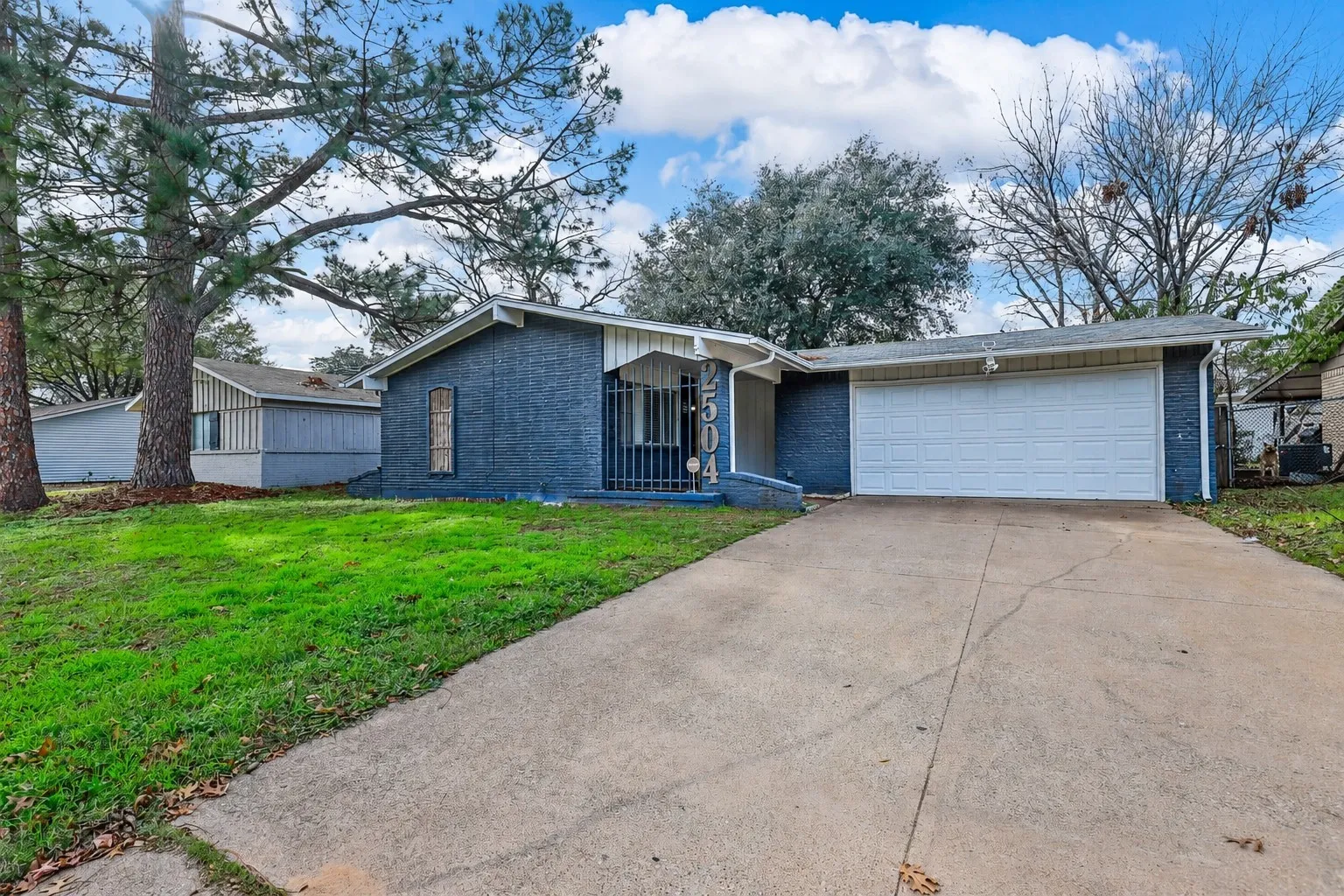 Single Family Residence For Rent in Tarrant County , 2504 S Fielder Road, Arlington, Texas 76015, 3 Bedroom, 2 Bathroom, 2 Garage spaces, 1,161 Sqft, built in 1966, mls#21309147, Real Estate Agent in Arlington, Homes For Rent in Tarrant county, Homes For Rent in Arlington, Realtor in Arlington Texas, Real Estate Brokerage Independent Realty Texas, Luminita Cordes Realtor