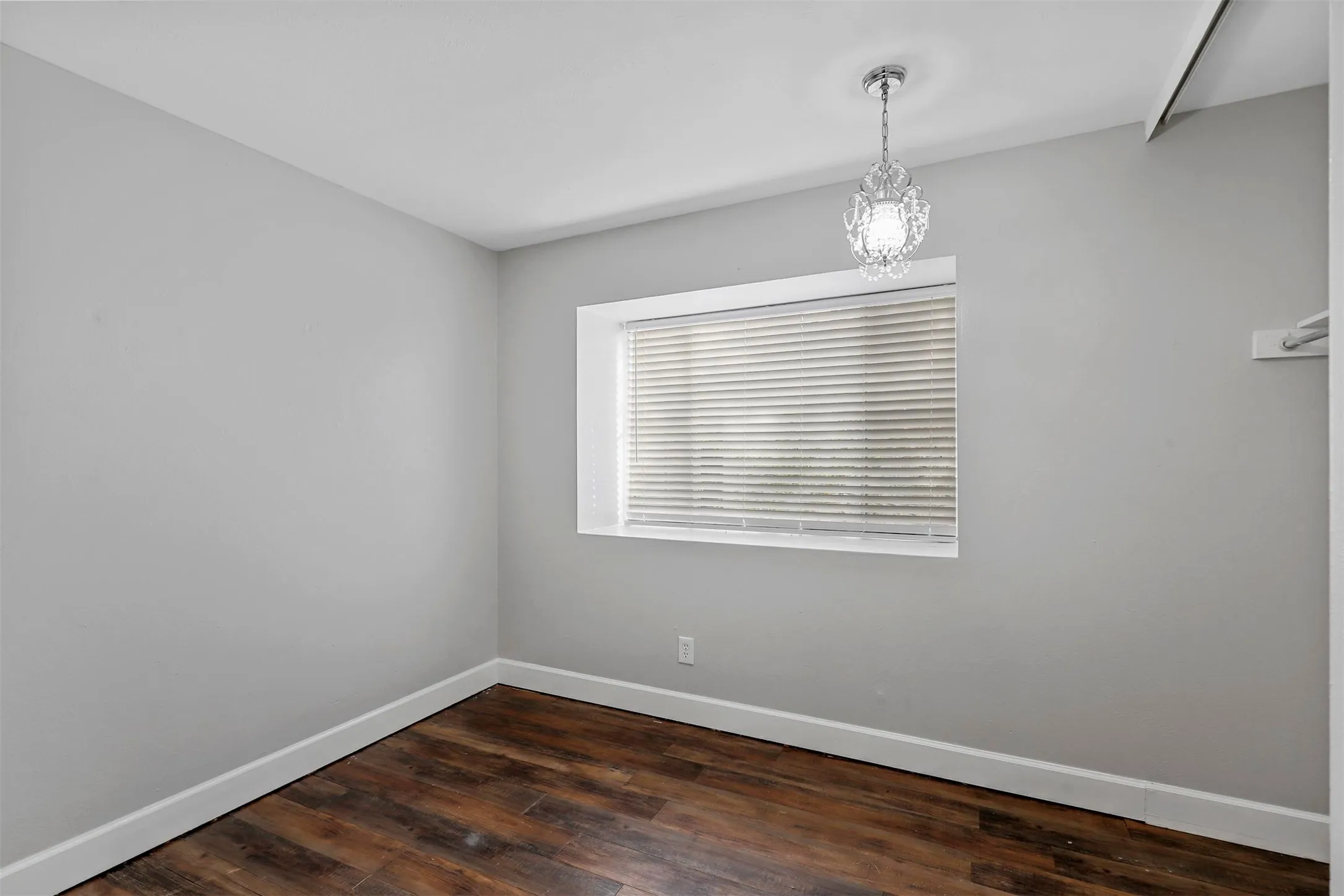 Single Family Residence For Rent in Tarrant County , 2504 S Fielder Road, Arlington, Texas 76015, 3 Bedroom, 2 Bathroom, 2 Garage spaces, 1,161 Sqft, built in 1966, mls#21309147, Real Estate Agent in Arlington, Homes For Rent in Tarrant county, Homes For Rent in Arlington, Realtor in Arlington Texas, Real Estate Brokerage Independent Realty Texas, Luminita Cordes Realtor