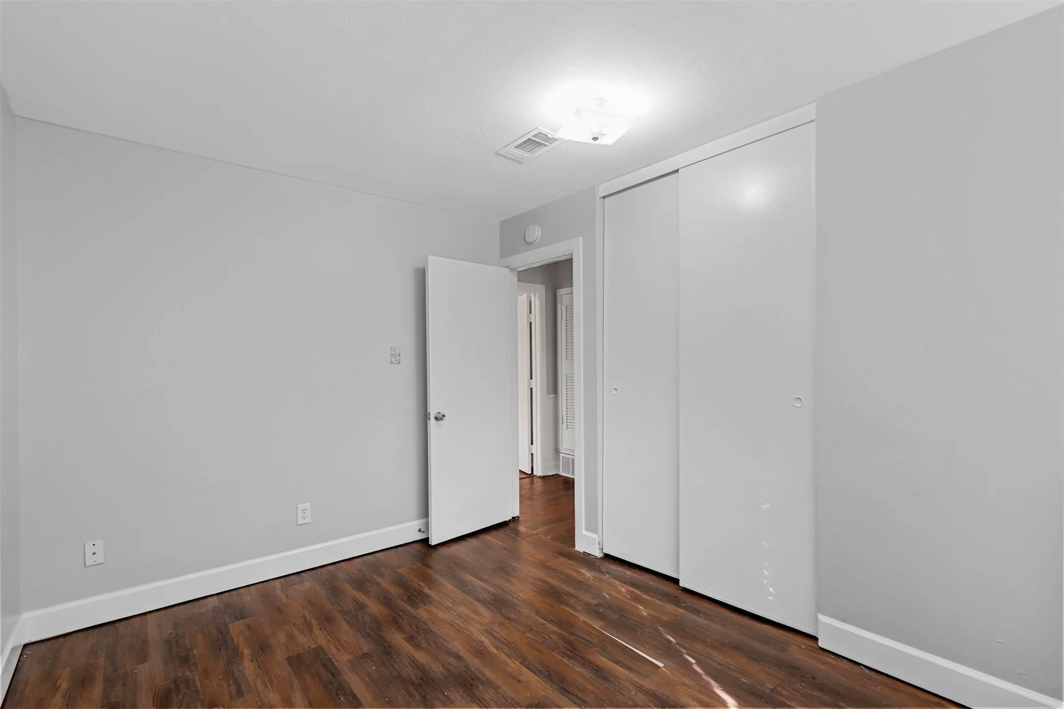 Single Family Residence For Rent in Tarrant County , 2504 S Fielder Road, Arlington, Texas 76015, 3 Bedroom, 2 Bathroom, 2 Garage spaces, 1,161 Sqft, built in 1966, mls#21309147, Real Estate Agent in Arlington, Homes For Rent in Tarrant county, Homes For Rent in Arlington, Realtor in Arlington Texas, Real Estate Brokerage Independent Realty Texas, Luminita Cordes Realtor