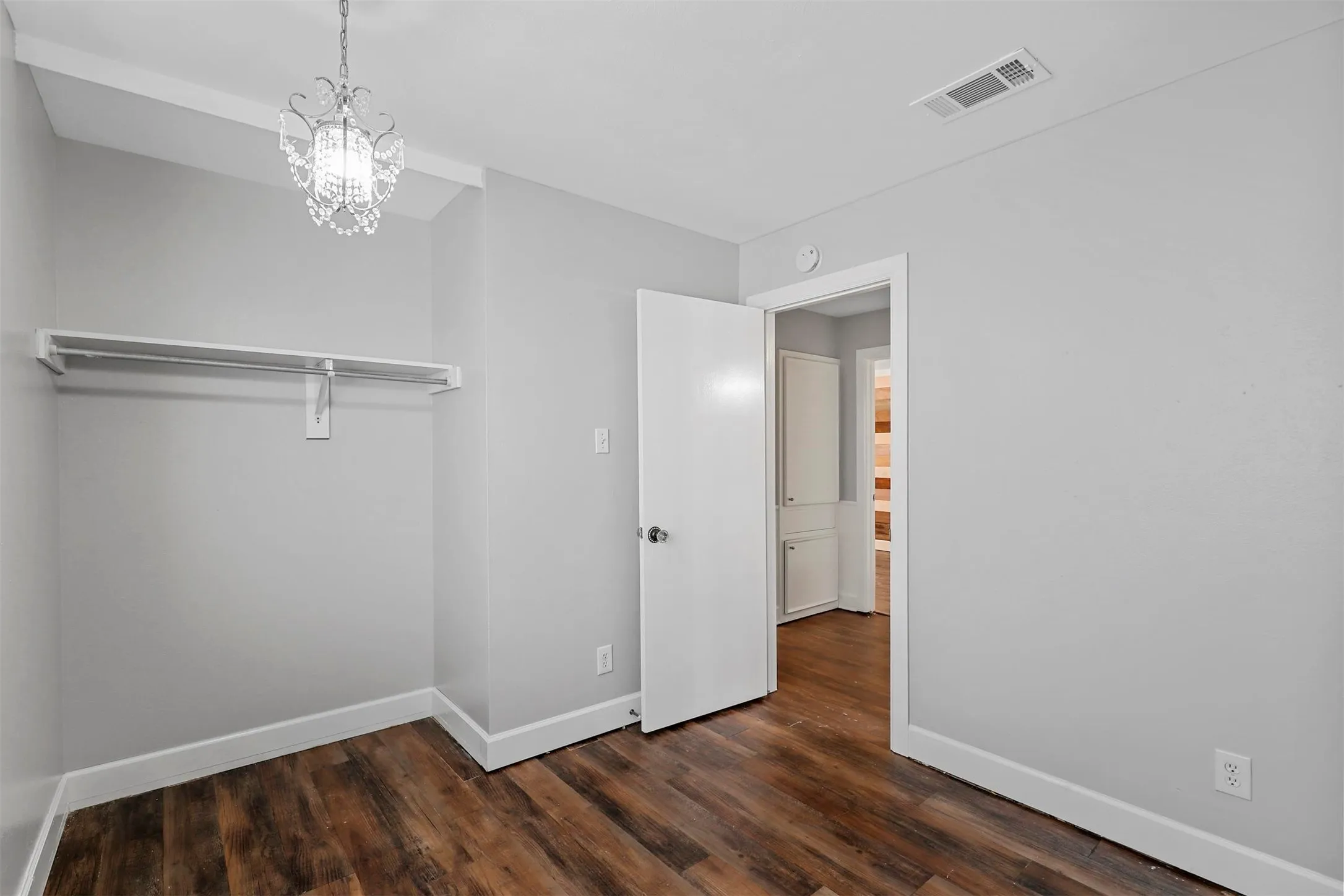 Single Family Residence For Rent in Tarrant County , 2504 S Fielder Road, Arlington, Texas 76015, 3 Bedroom, 2 Bathroom, 2 Garage spaces, 1,161 Sqft, built in 1966, mls#21309147, Real Estate Agent in Arlington, Homes For Rent in Tarrant county, Homes For Rent in Arlington, Realtor in Arlington Texas, Real Estate Brokerage Independent Realty Texas, Luminita Cordes Realtor