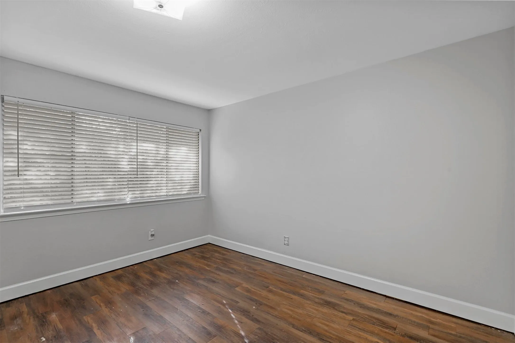 Single Family Residence For Rent in Tarrant County , 2504 S Fielder Road, Arlington, Texas 76015, 3 Bedroom, 2 Bathroom, 2 Garage spaces, 1,161 Sqft, built in 1966, mls#21309147, Real Estate Agent in Arlington, Homes For Rent in Tarrant county, Homes For Rent in Arlington, Realtor in Arlington Texas, Real Estate Brokerage Independent Realty Texas, Luminita Cordes Realtor