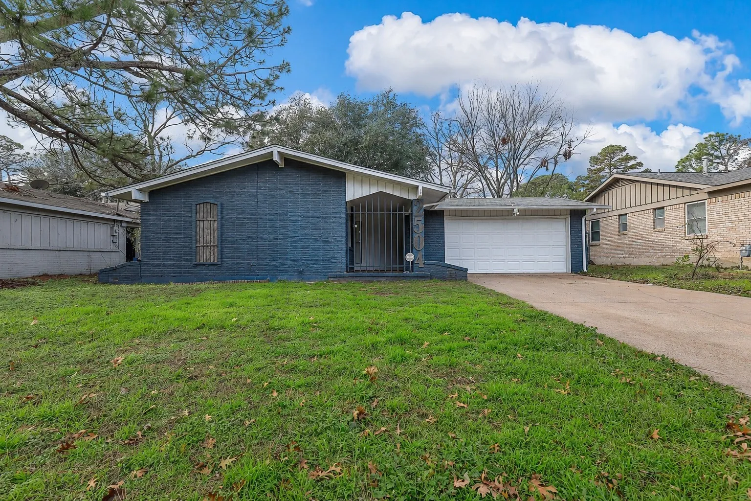 Single Family Residence For Rent in Tarrant County , 2504 S Fielder Road, Arlington, Texas 76015, 3 Bedroom, 2 Bathroom, 2 Garage spaces, 1,161 Sqft, built in 1966, mls#21309147, Real Estate Agent in Arlington, Homes For Rent in Tarrant county, Homes For Rent in Arlington, Realtor in Arlington Texas, Real Estate Brokerage Independent Realty Texas, Luminita Cordes Realtor