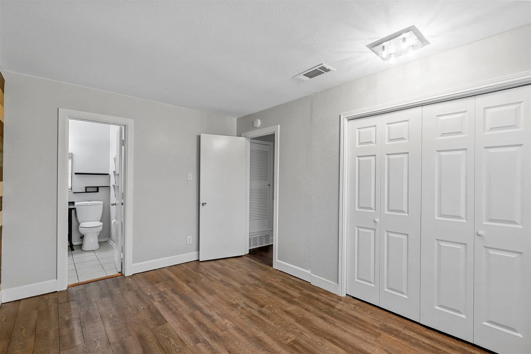Single Family Residence For Rent in Tarrant County , 2504 S Fielder Road, Arlington, Texas 76015, 3 Bedroom, 2 Bathroom, 2 Garage spaces, 1,161 Sqft, built in 1966, mls#21309147, Real Estate Agent in Arlington, Homes For Rent in Tarrant county, Homes For Rent in Arlington, Realtor in Arlington Texas, Real Estate Brokerage Independent Realty Texas, Luminita Cordes Realtor