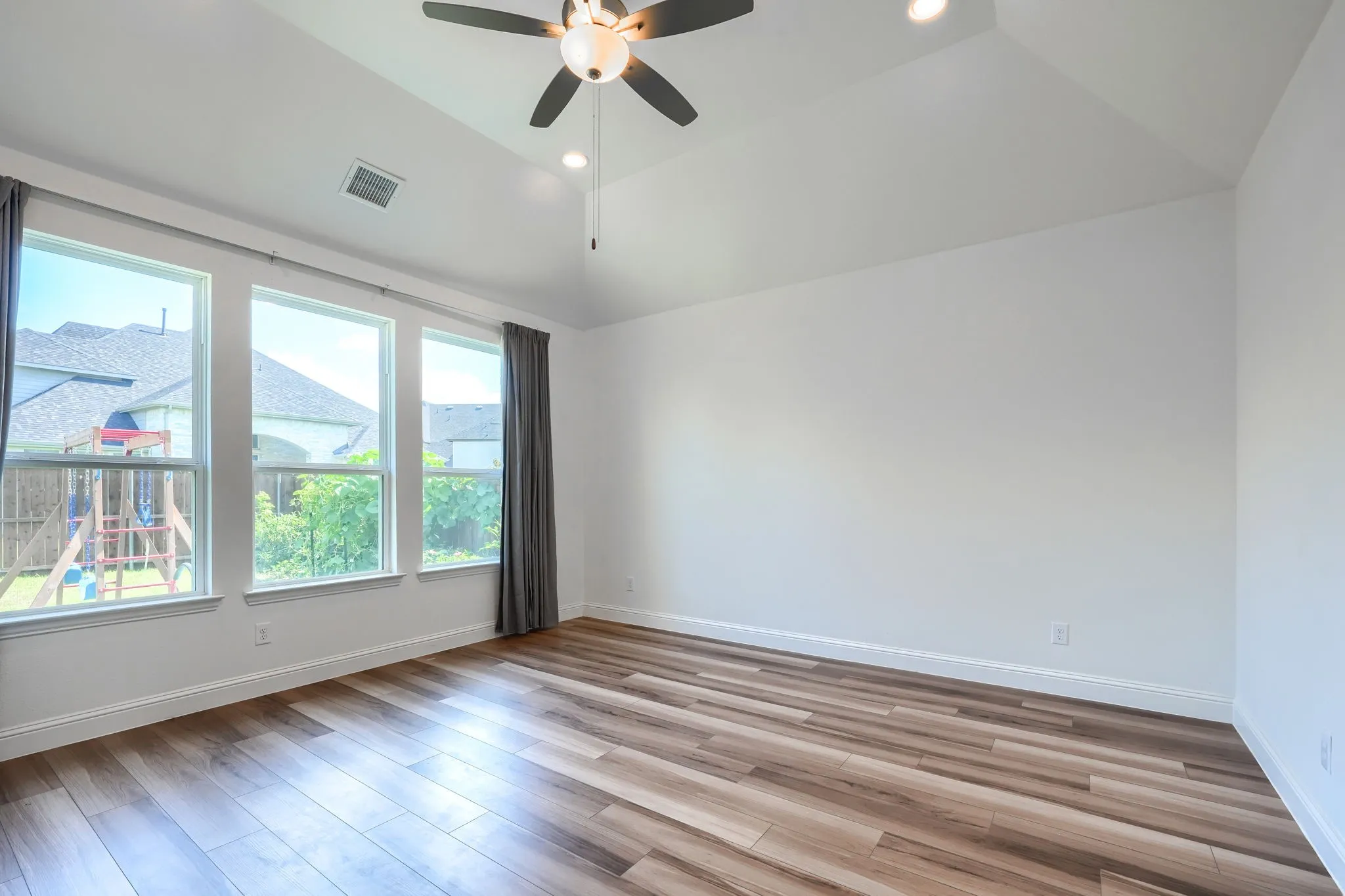 Single Family Residence For Sale in Collin County , 2532 Blackpool Court, Celina, Texas 75009, 4 Bedroom, 4 Bathroom, 2 Garage spaces, 3,241 Sqft, built in 2023, mls#21307476, Real Estate Agent in Celina, Homes For Sale in Collin county, Homes For Sale in Celina, Realtor in Celina Texas, Real Estate Brokerage Independent Realty Texas, Luminita Cordes Realtor