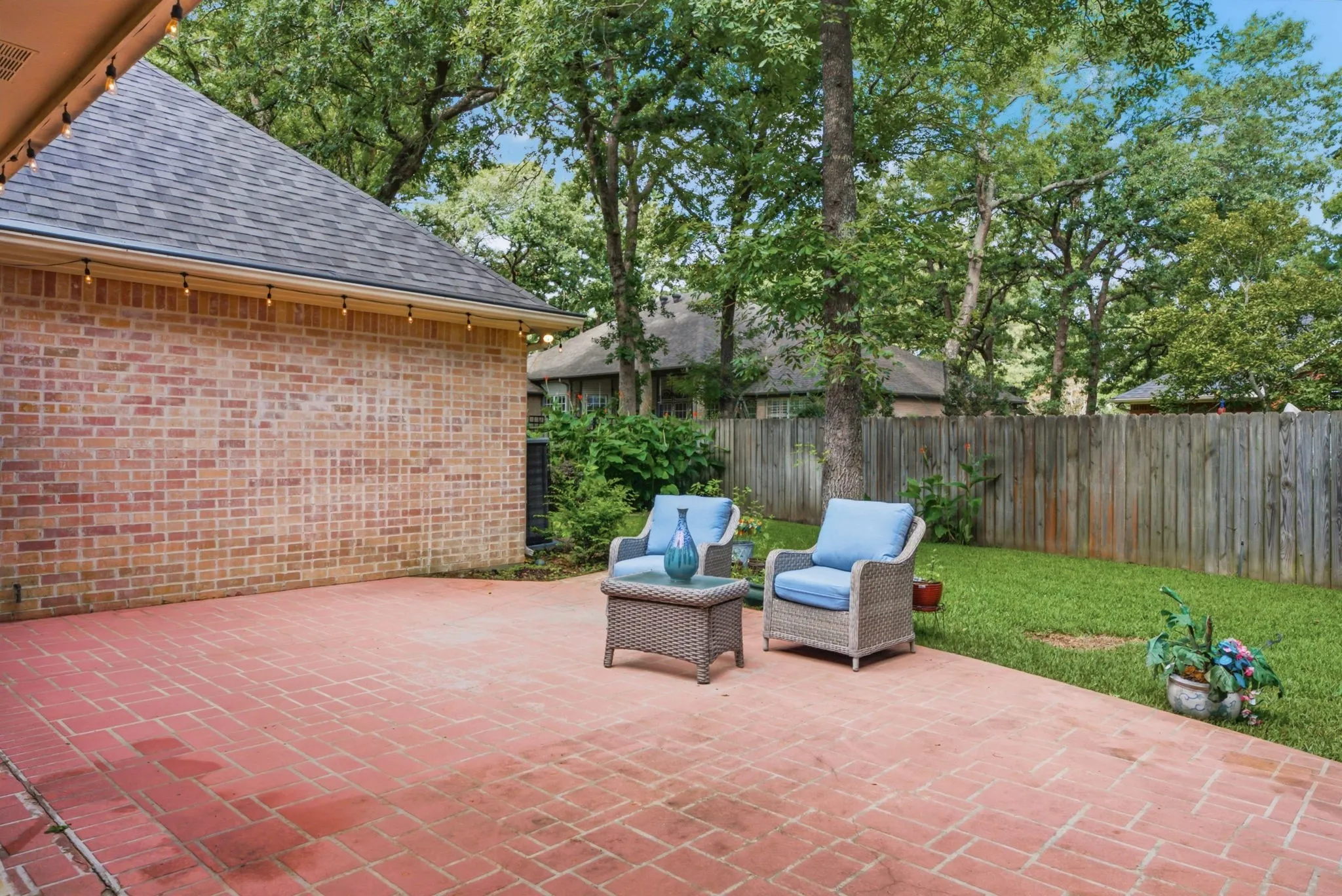 Single Family Residence For Sale in Smith County , 4117 Hollow Oak Circle, Tyler, Texas 75707, 4 Bedroom, 3 Bathroom, 2 Garage spaces, 2,639 Sqft, built in 1995, mls#21309178, Real Estate Agent in Tyler, Homes For Sale in Smith county, Homes For Sale in Tyler, Realtor in Tyler Texas, Real Estate Brokerage Independent Realty Texas, Luminita Cordes Realtor