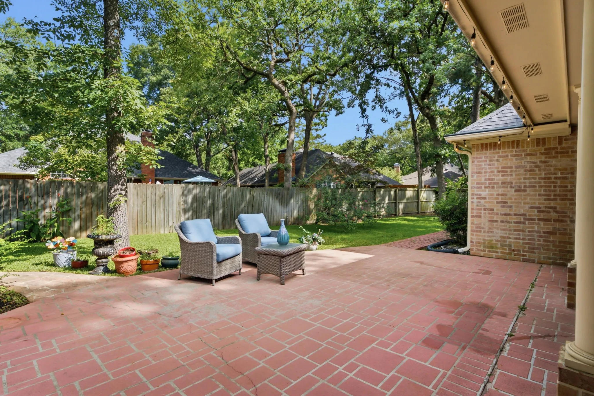 Single Family Residence For Sale in Smith County , 4117 Hollow Oak Circle, Tyler, Texas 75707, 4 Bedroom, 3 Bathroom, 2 Garage spaces, 2,639 Sqft, built in 1995, mls#21309178, Real Estate Agent in Tyler, Homes For Sale in Smith county, Homes For Sale in Tyler, Realtor in Tyler Texas, Real Estate Brokerage Independent Realty Texas, Luminita Cordes Realtor