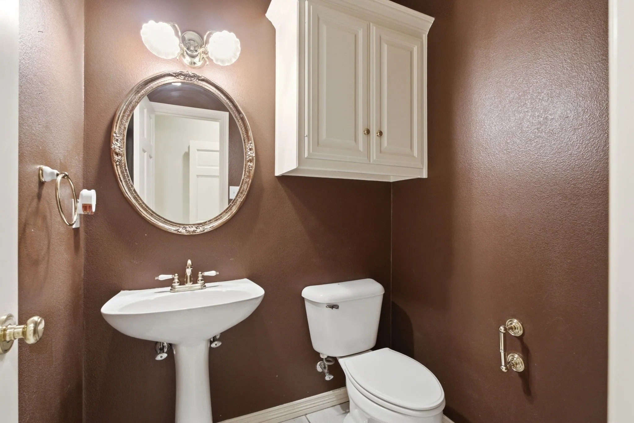 Single Family Residence For Sale in Smith County , 4117 Hollow Oak Circle, Tyler, Texas 75707, 4 Bedroom, 3 Bathroom, 2 Garage spaces, 2,639 Sqft, built in 1995, mls#21309178, Real Estate Agent in Tyler, Homes For Sale in Smith county, Homes For Sale in Tyler, Realtor in Tyler Texas, Real Estate Brokerage Independent Realty Texas, Luminita Cordes Realtor