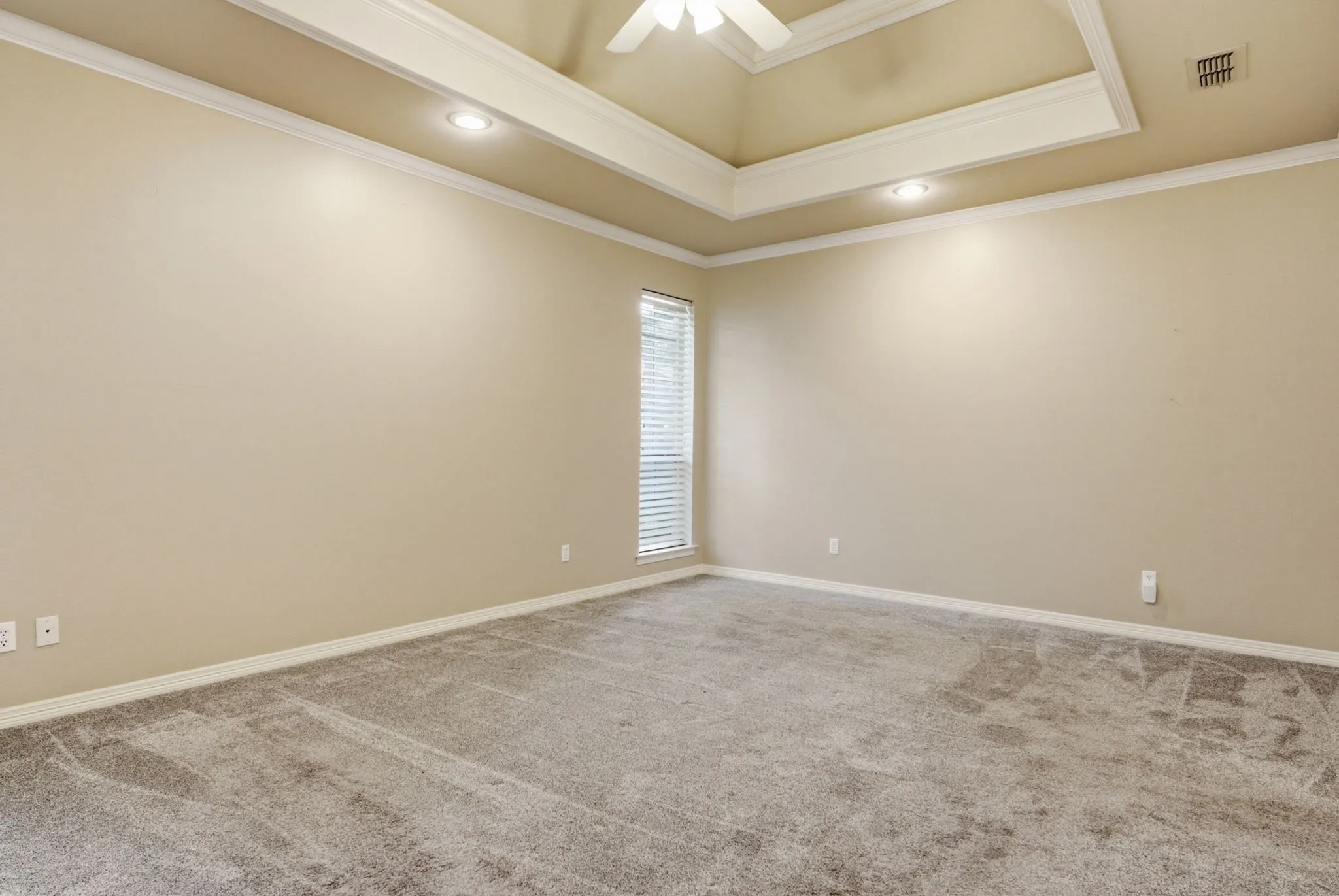Single Family Residence For Sale in Smith County , 4117 Hollow Oak Circle, Tyler, Texas 75707, 4 Bedroom, 3 Bathroom, 2 Garage spaces, 2,639 Sqft, built in 1995, mls#21309178, Real Estate Agent in Tyler, Homes For Sale in Smith county, Homes For Sale in Tyler, Realtor in Tyler Texas, Real Estate Brokerage Independent Realty Texas, Luminita Cordes Realtor