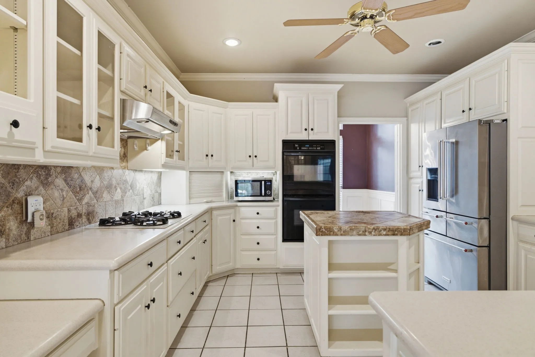 Single Family Residence For Sale in Smith County , 4117 Hollow Oak Circle, Tyler, Texas 75707, 4 Bedroom, 3 Bathroom, 2 Garage spaces, 2,639 Sqft, built in 1995, mls#21309178, Real Estate Agent in Tyler, Homes For Sale in Smith county, Homes For Sale in Tyler, Realtor in Tyler Texas, Real Estate Brokerage Independent Realty Texas, Luminita Cordes Realtor