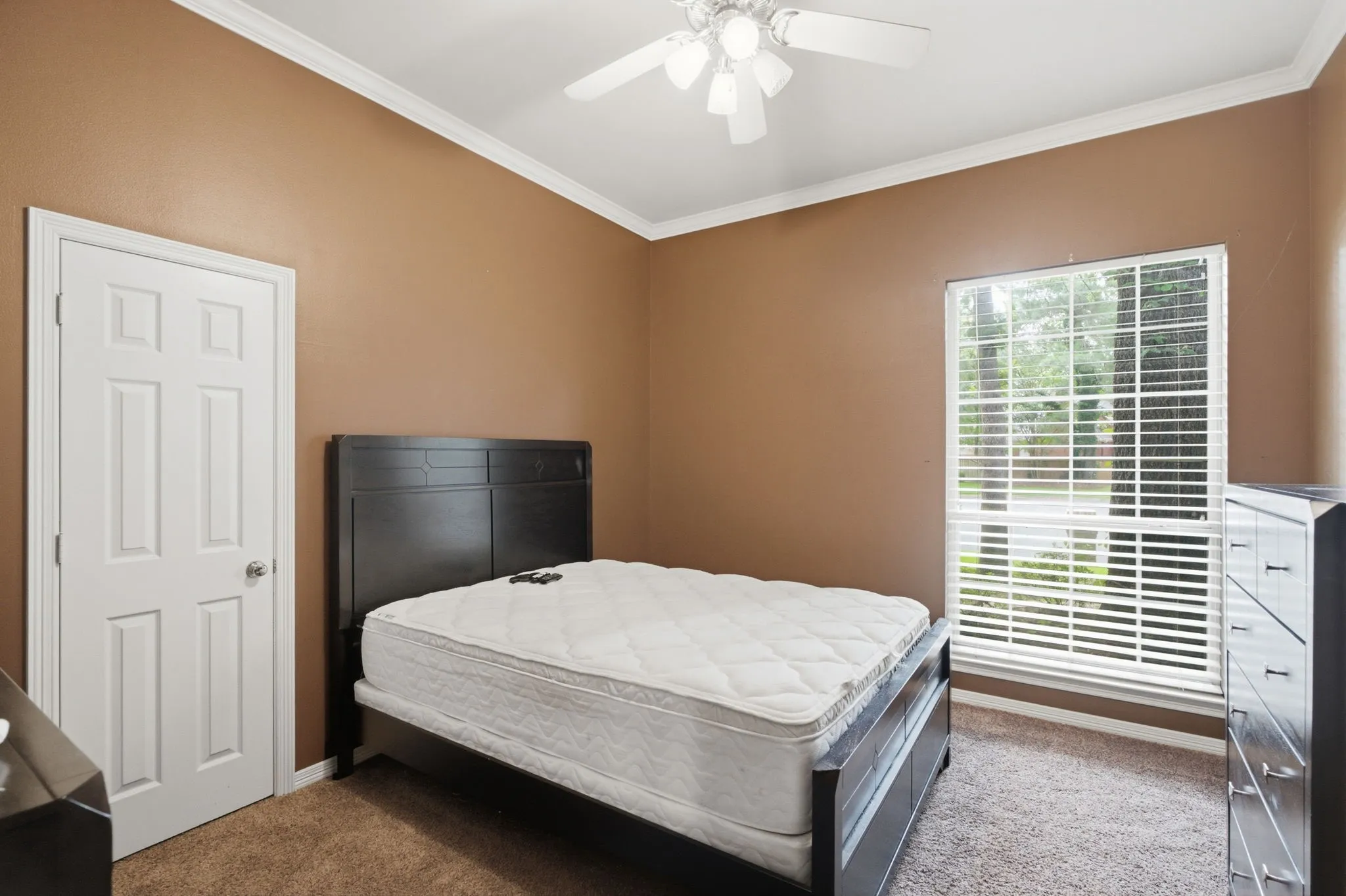 Single Family Residence For Sale in Smith County , 4117 Hollow Oak Circle, Tyler, Texas 75707, 4 Bedroom, 3 Bathroom, 2 Garage spaces, 2,639 Sqft, built in 1995, mls#21309178, Real Estate Agent in Tyler, Homes For Sale in Smith county, Homes For Sale in Tyler, Realtor in Tyler Texas, Real Estate Brokerage Independent Realty Texas, Luminita Cordes Realtor