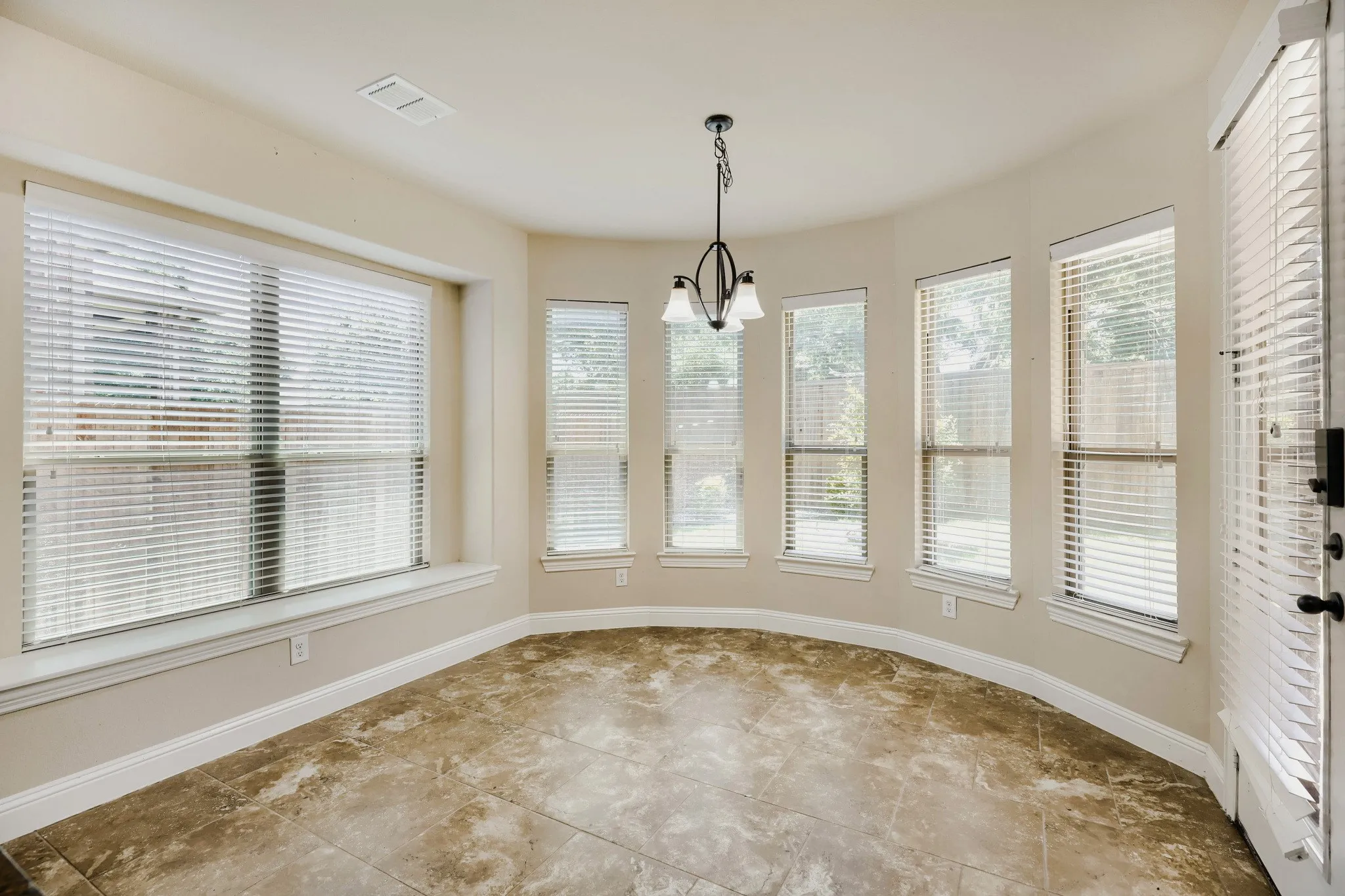Single Family Residence For Sale in Dallas County , 6912 Barolo Drive, Rowlett, Texas 75088, 4 Bedroom, 4 Bathroom, 3 Garage spaces, 3,838 Sqft, built in 2015, mls#21284156, Real Estate Agent in Rowlett, Homes For Sale in Dallas county, Homes For Sale in Rowlett, Realtor in Rowlett Texas, Real Estate Brokerage Independent Realty Texas, Luminita Cordes Realtor