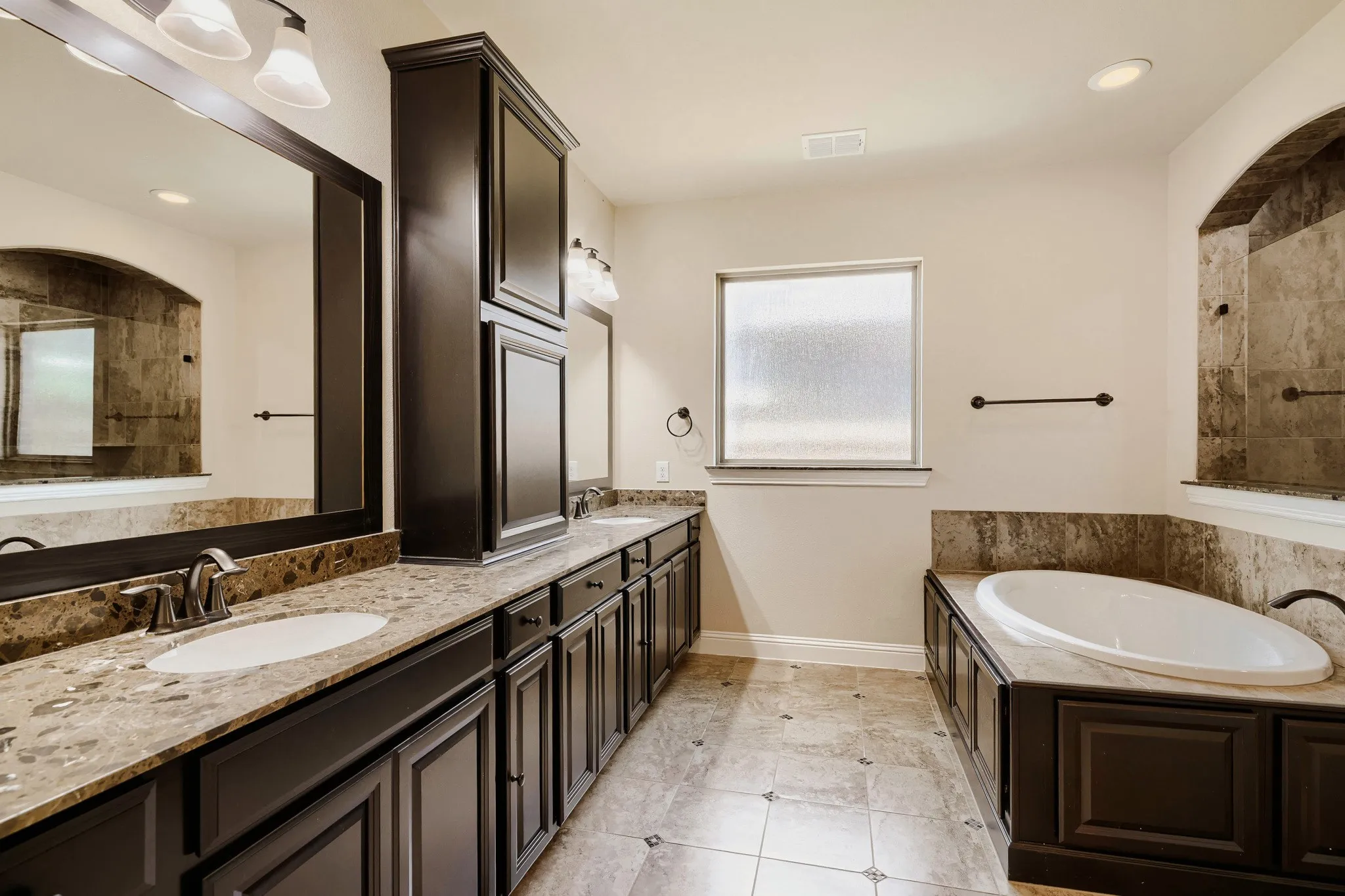 Single Family Residence For Sale in Dallas County , 6912 Barolo Drive, Rowlett, Texas 75088, 4 Bedroom, 4 Bathroom, 3 Garage spaces, 3,838 Sqft, built in 2015, mls#21284156, Real Estate Agent in Rowlett, Homes For Sale in Dallas county, Homes For Sale in Rowlett, Realtor in Rowlett Texas, Real Estate Brokerage Independent Realty Texas, Luminita Cordes Realtor