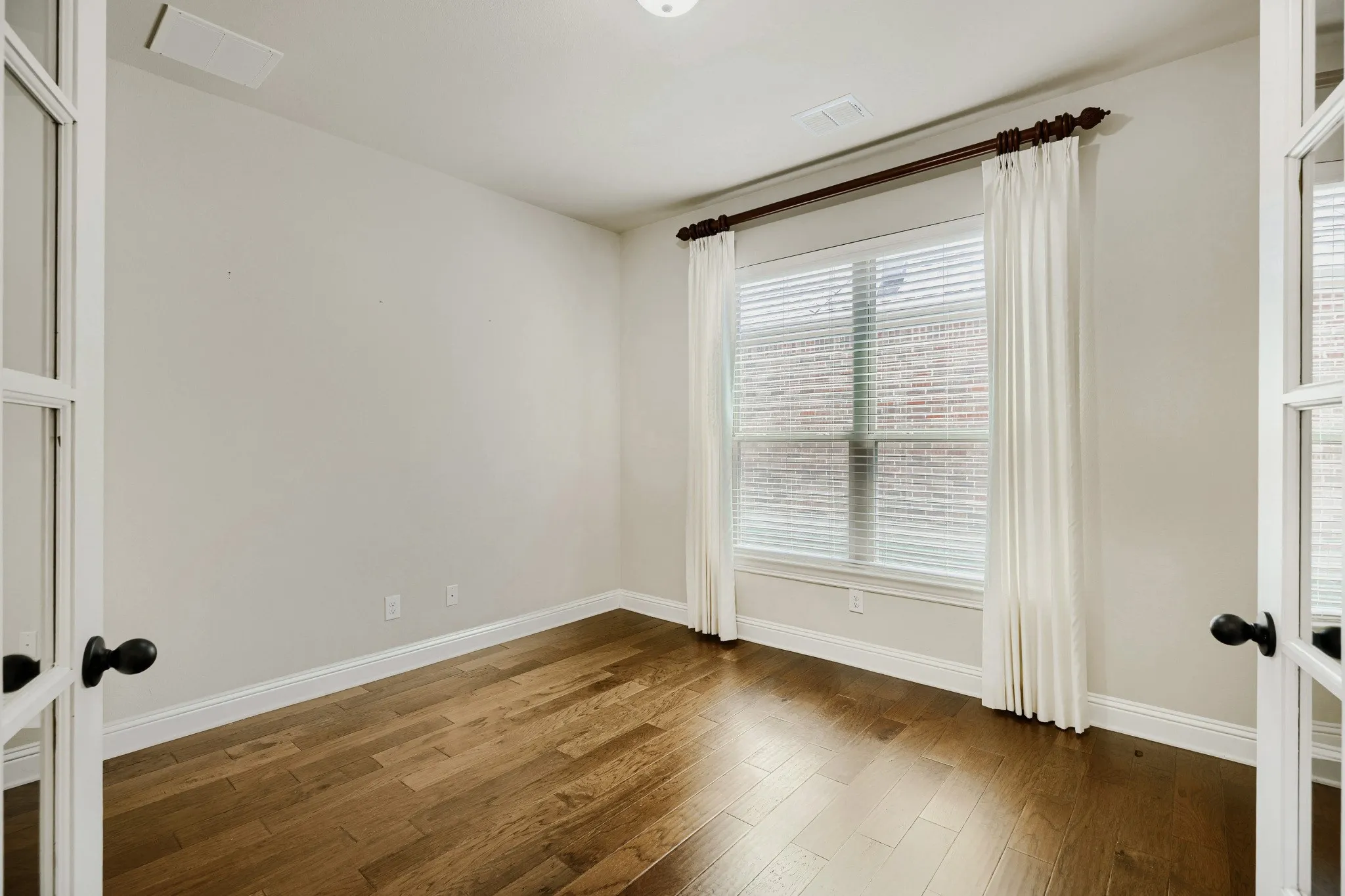 Single Family Residence For Sale in Dallas County , 6912 Barolo Drive, Rowlett, Texas 75088, 4 Bedroom, 4 Bathroom, 3 Garage spaces, 3,838 Sqft, built in 2015, mls#21284156, Real Estate Agent in Rowlett, Homes For Sale in Dallas county, Homes For Sale in Rowlett, Realtor in Rowlett Texas, Real Estate Brokerage Independent Realty Texas, Luminita Cordes Realtor