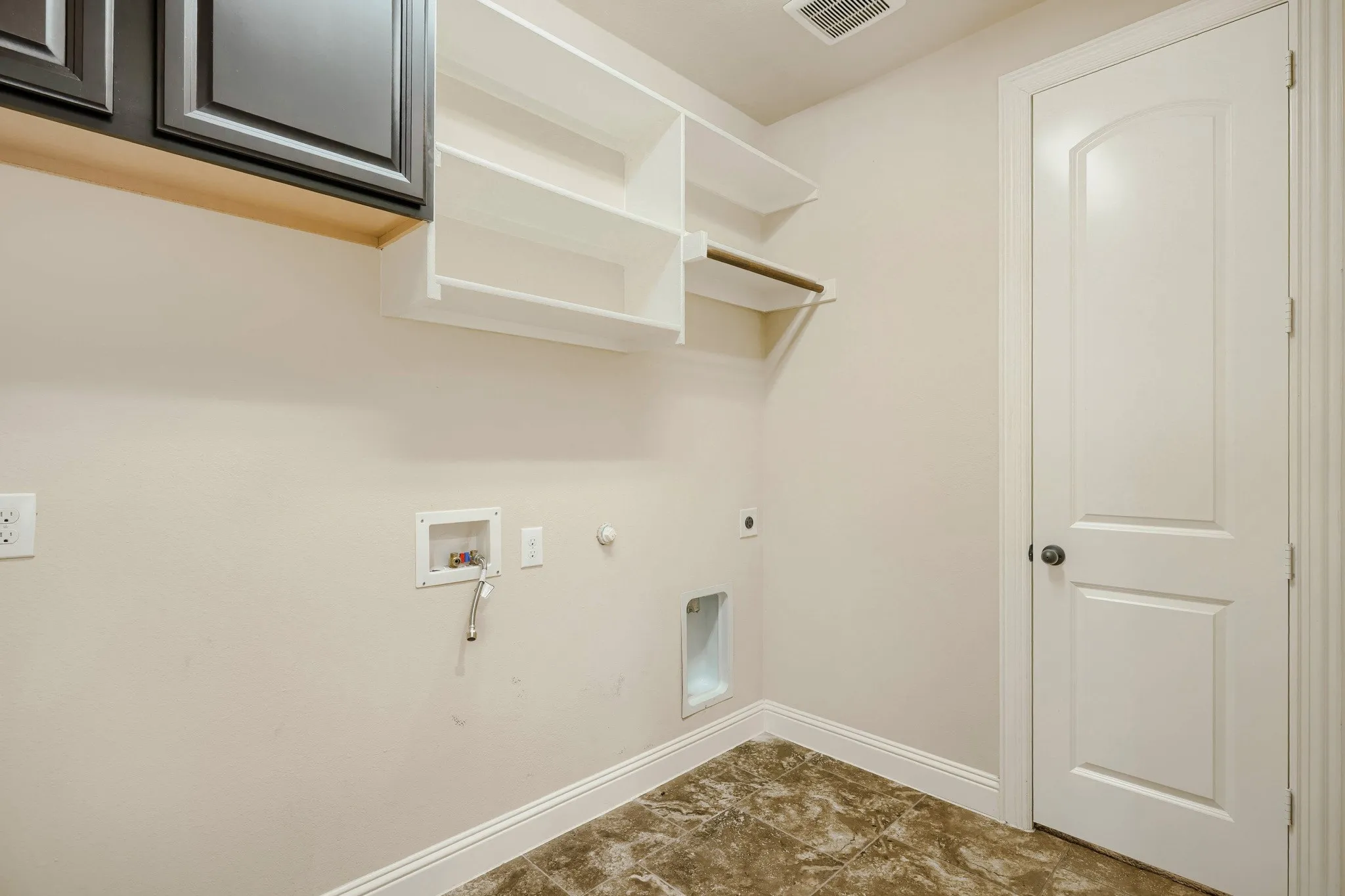 Single Family Residence For Sale in Dallas County , 6912 Barolo Drive, Rowlett, Texas 75088, 4 Bedroom, 4 Bathroom, 3 Garage spaces, 3,838 Sqft, built in 2015, mls#21284156, Real Estate Agent in Rowlett, Homes For Sale in Dallas county, Homes For Sale in Rowlett, Realtor in Rowlett Texas, Real Estate Brokerage Independent Realty Texas, Luminita Cordes Realtor
