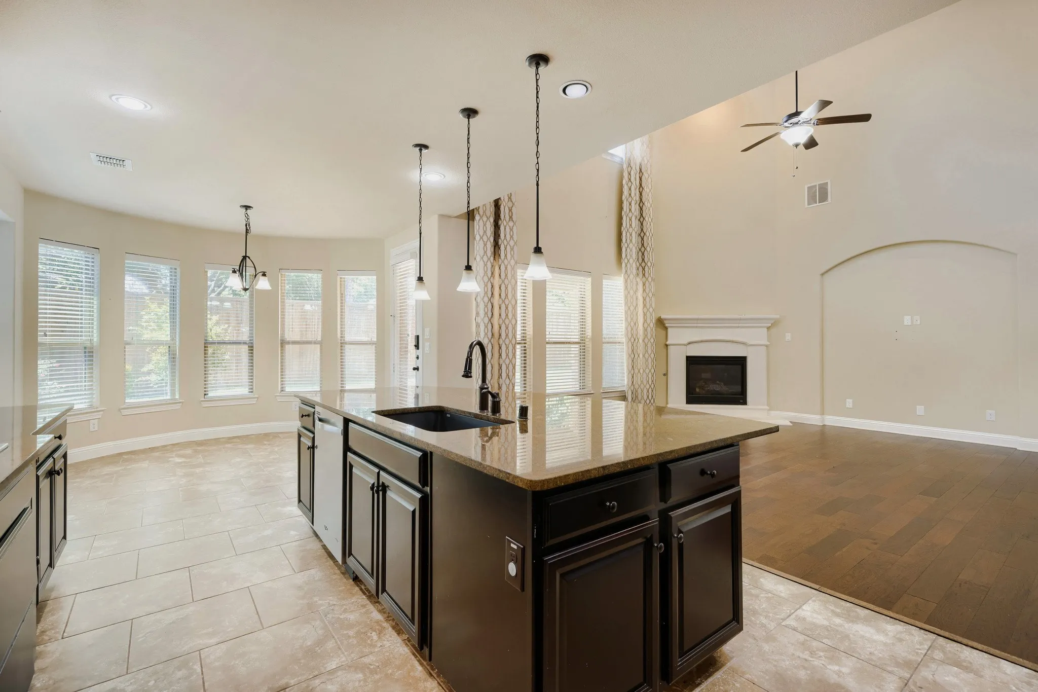 Single Family Residence For Sale in Dallas County , 6912 Barolo Drive, Rowlett, Texas 75088, 4 Bedroom, 4 Bathroom, 3 Garage spaces, 3,838 Sqft, built in 2015, mls#21284156, Real Estate Agent in Rowlett, Homes For Sale in Dallas county, Homes For Sale in Rowlett, Realtor in Rowlett Texas, Real Estate Brokerage Independent Realty Texas, Luminita Cordes Realtor
