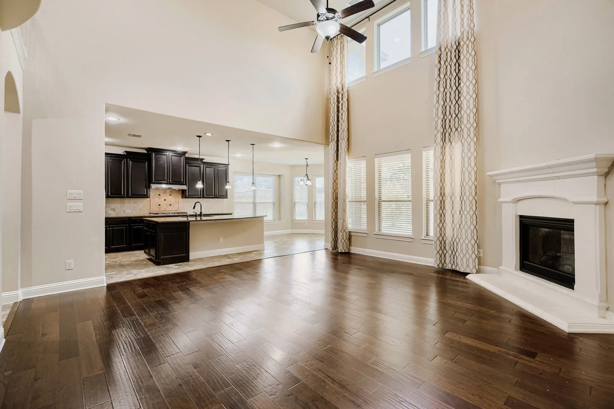 Single Family Residence For Sale in Dallas County , 6912 Barolo Drive, Rowlett, Texas 75088, 4 Bedroom, 4 Bathroom, 3 Garage spaces, 3,838 Sqft, built in 2015, mls#21284156, Real Estate Agent in Rowlett, Homes For Sale in Dallas county, Homes For Sale in Rowlett, Realtor in Rowlett Texas, Real Estate Brokerage Independent Realty Texas, Luminita Cordes Realtor