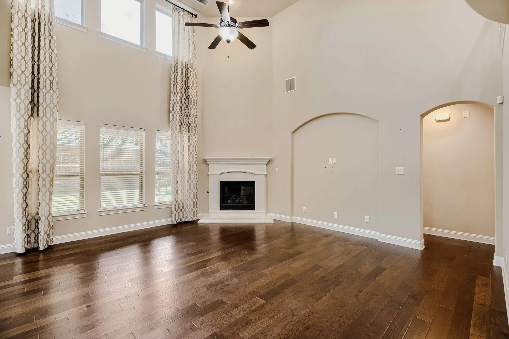 Single Family Residence For Sale in Dallas County , 6912 Barolo Drive, Rowlett, Texas 75088, 4 Bedroom, 4 Bathroom, 3 Garage spaces, 3,838 Sqft, built in 2015, mls#21284156, Real Estate Agent in Rowlett, Homes For Sale in Dallas county, Homes For Sale in Rowlett, Realtor in Rowlett Texas, Real Estate Brokerage Independent Realty Texas, Luminita Cordes Realtor