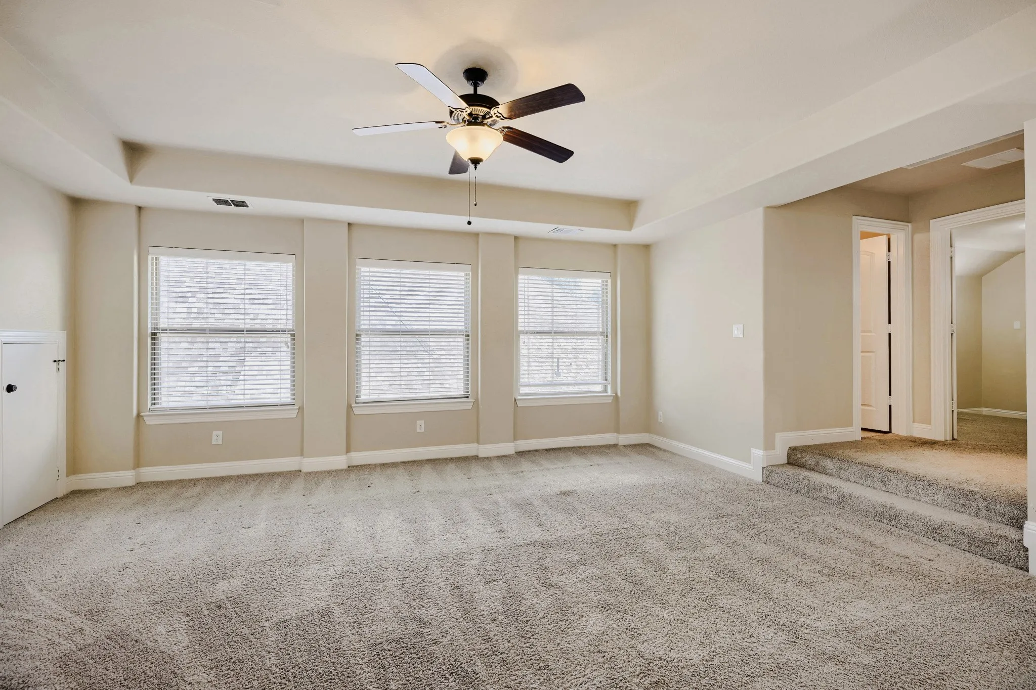 Single Family Residence For Sale in Dallas County , 6912 Barolo Drive, Rowlett, Texas 75088, 4 Bedroom, 4 Bathroom, 3 Garage spaces, 3,838 Sqft, built in 2015, mls#21284156, Real Estate Agent in Rowlett, Homes For Sale in Dallas county, Homes For Sale in Rowlett, Realtor in Rowlett Texas, Real Estate Brokerage Independent Realty Texas, Luminita Cordes Realtor