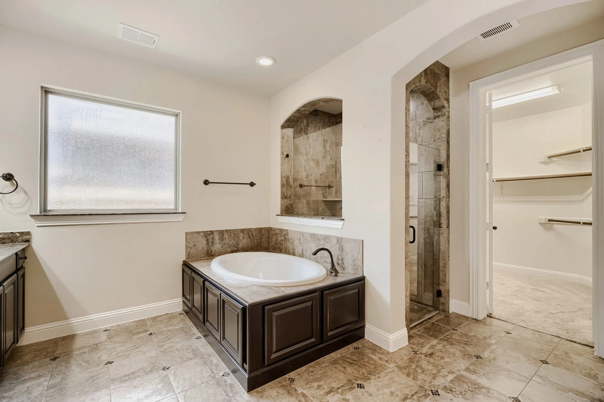 Single Family Residence For Sale in Dallas County , 6912 Barolo Drive, Rowlett, Texas 75088, 4 Bedroom, 4 Bathroom, 3 Garage spaces, 3,838 Sqft, built in 2015, mls#21284156, Real Estate Agent in Rowlett, Homes For Sale in Dallas county, Homes For Sale in Rowlett, Realtor in Rowlett Texas, Real Estate Brokerage Independent Realty Texas, Luminita Cordes Realtor