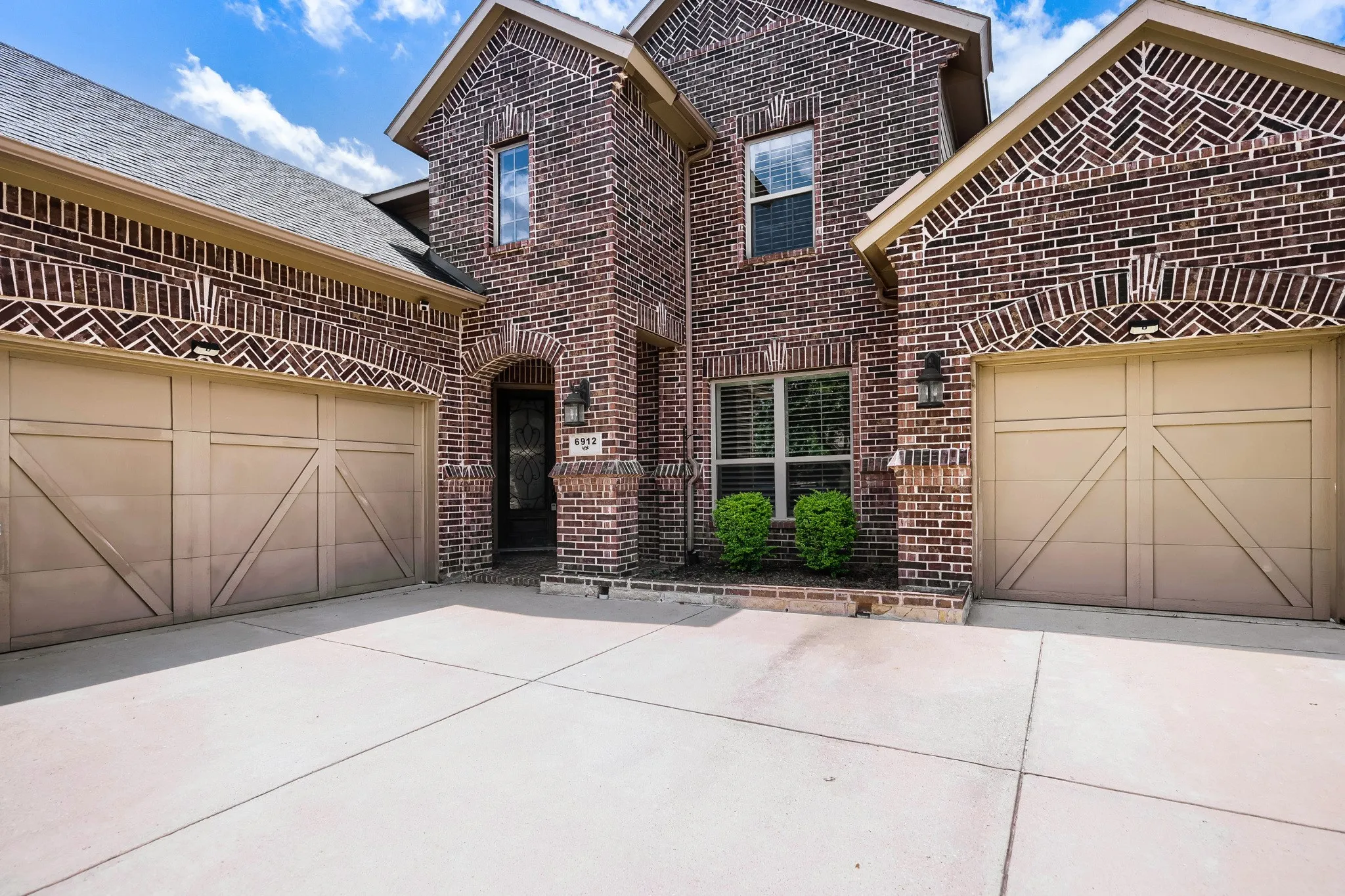 Single Family Residence For Sale in Dallas County , 6912 Barolo Drive, Rowlett, Texas 75088, 4 Bedroom, 4 Bathroom, 3 Garage spaces, 3,838 Sqft, built in 2015, mls#21284156, Real Estate Agent in Rowlett, Homes For Sale in Dallas county, Homes For Sale in Rowlett, Realtor in Rowlett Texas, Real Estate Brokerage Independent Realty Texas, Luminita Cordes Realtor
