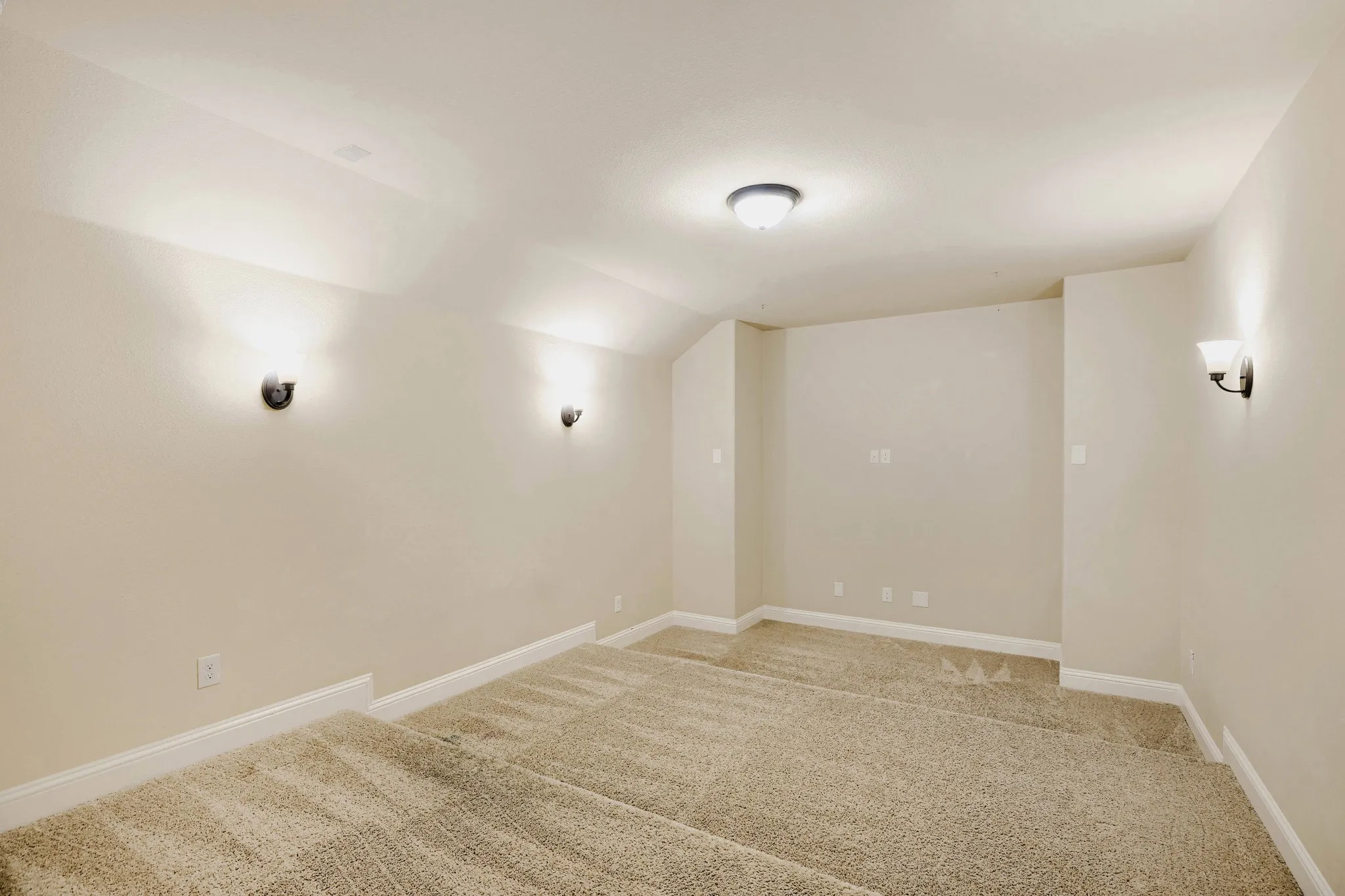 Single Family Residence For Sale in Dallas County , 6912 Barolo Drive, Rowlett, Texas 75088, 4 Bedroom, 4 Bathroom, 3 Garage spaces, 3,838 Sqft, built in 2015, mls#21284156, Real Estate Agent in Rowlett, Homes For Sale in Dallas county, Homes For Sale in Rowlett, Realtor in Rowlett Texas, Real Estate Brokerage Independent Realty Texas, Luminita Cordes Realtor