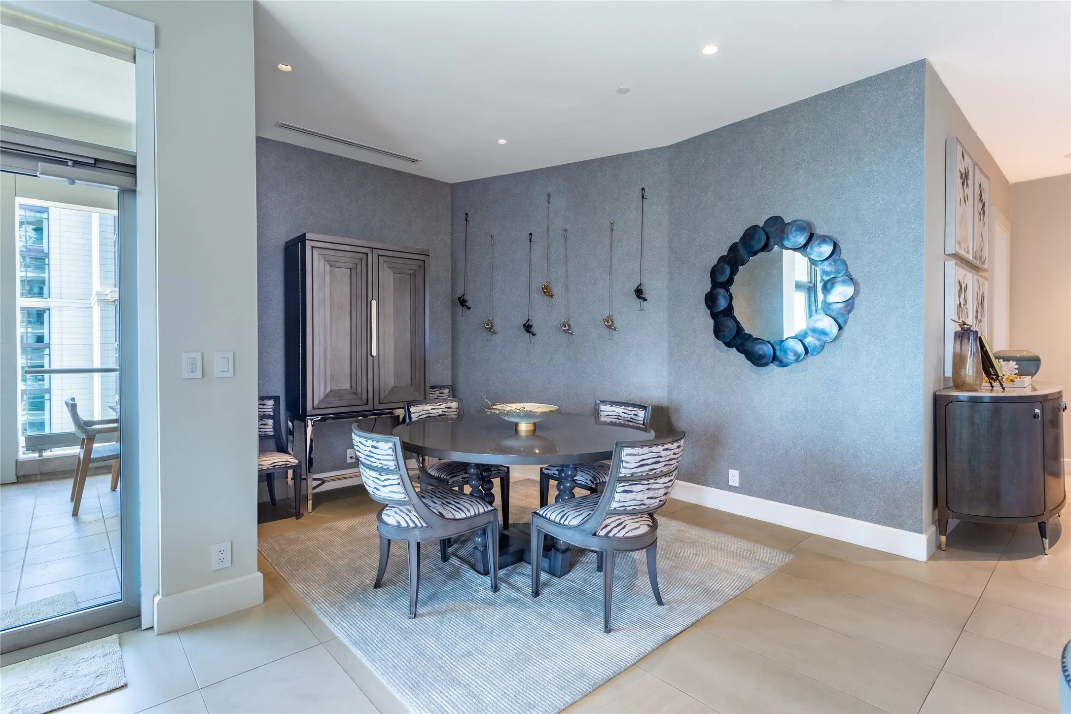 Flexible Dining Area can be expanded.