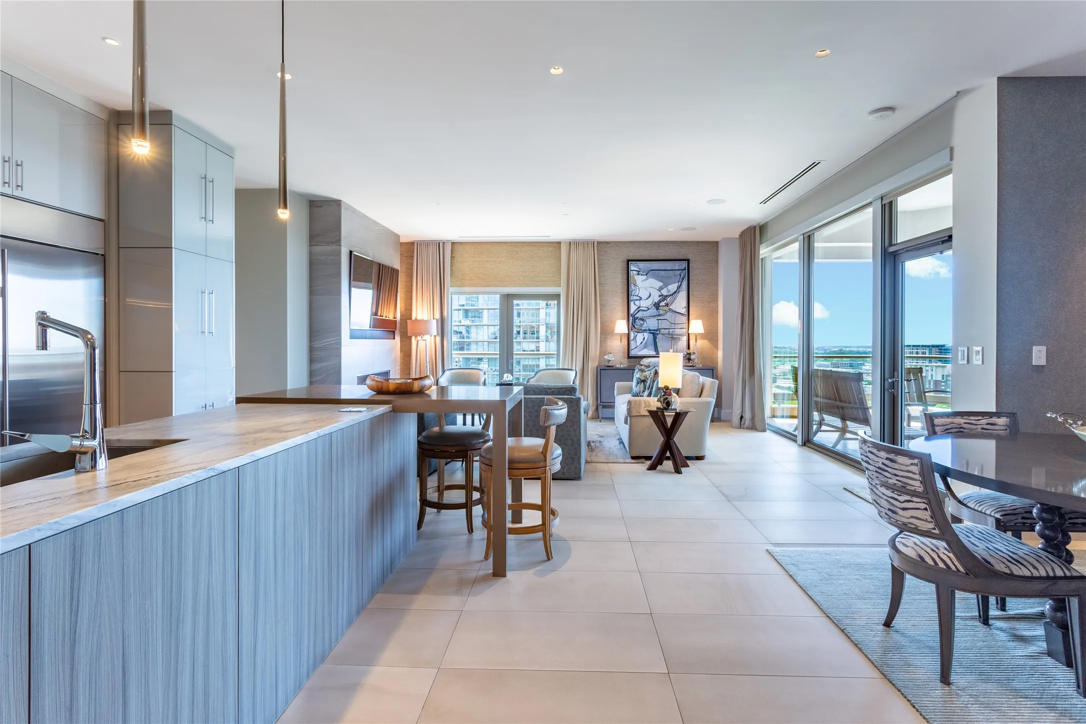 Italian Avorio Limestone floors throughout.