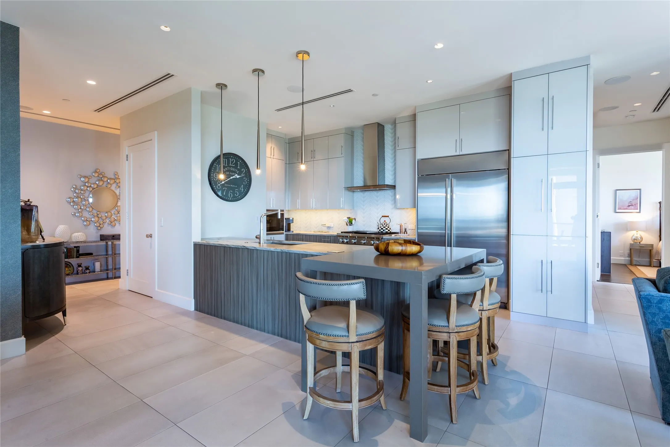 Custom Bentwood soft close cabinetry with Schaub Regatta chrome pulls.