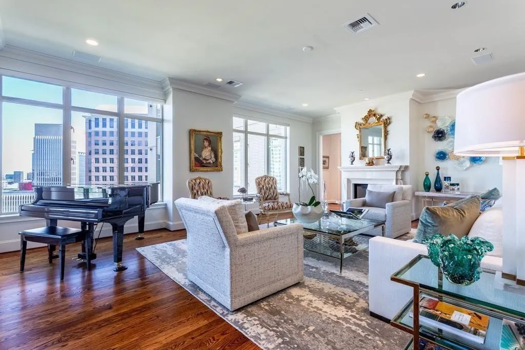 Open plan perfect for entertaining.