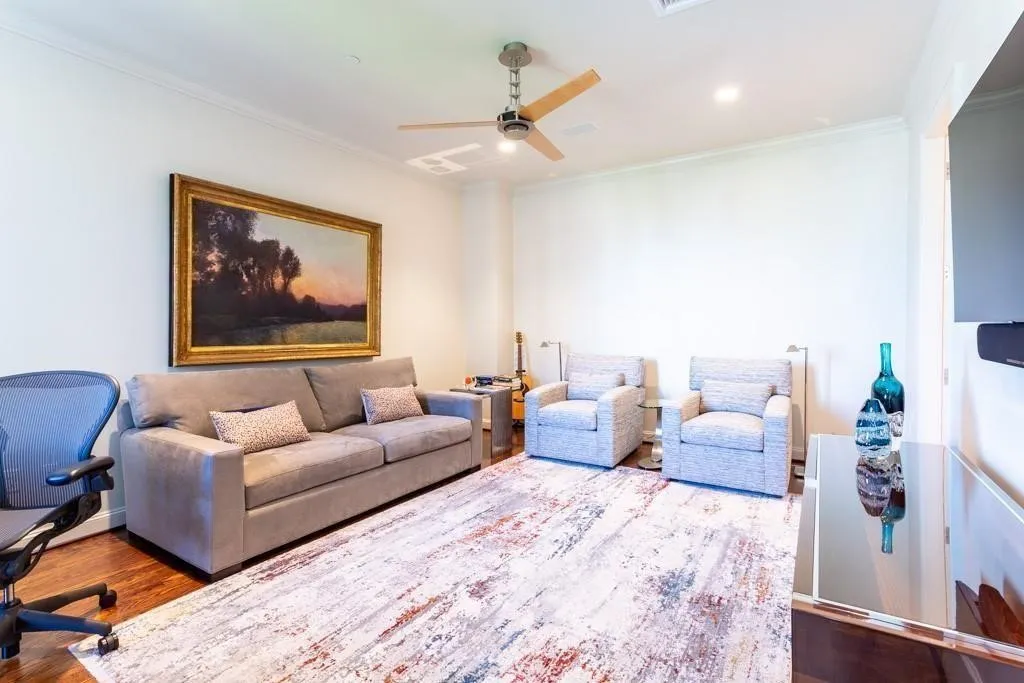 Guest Suite large enough for multiple uses