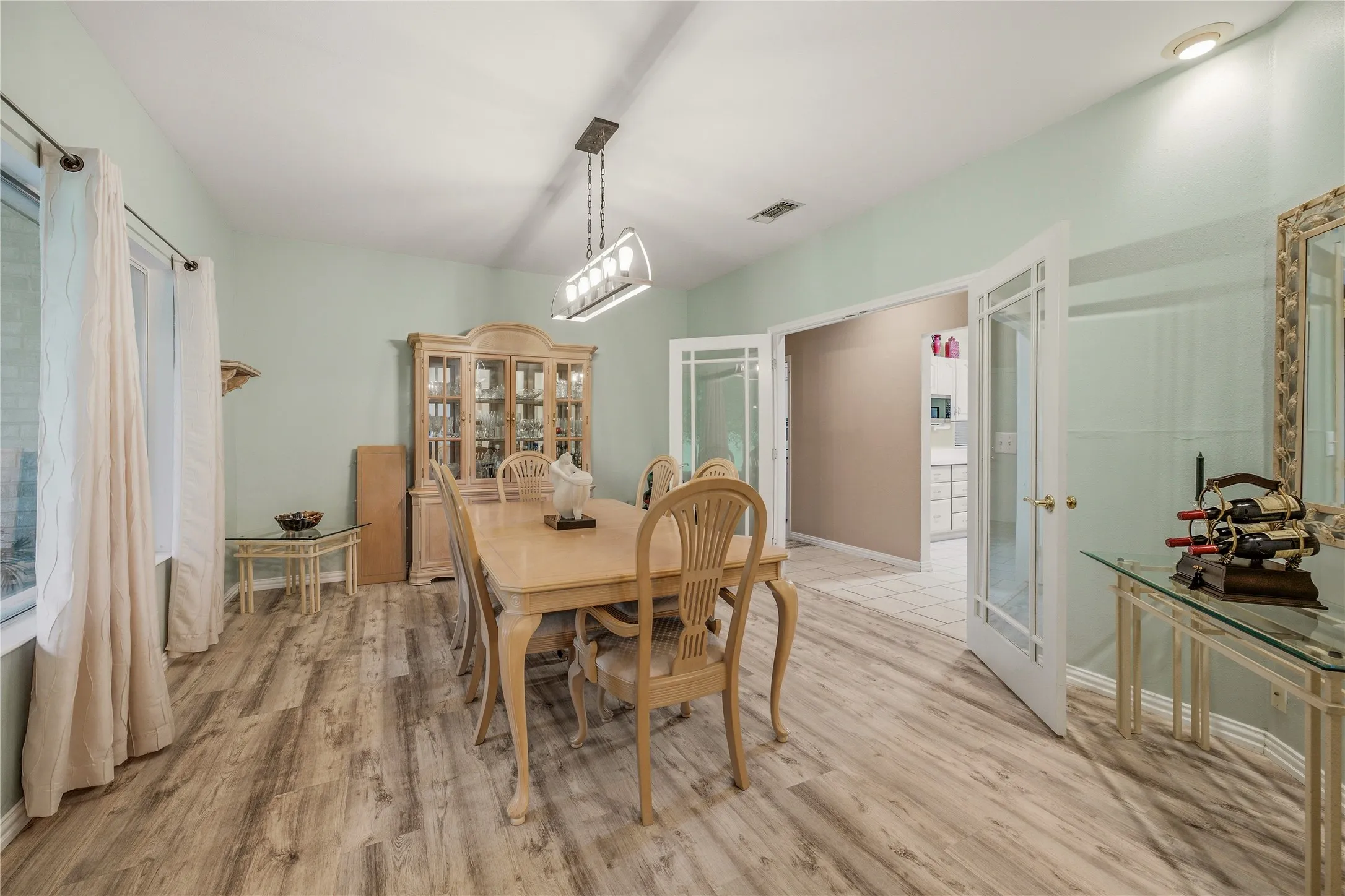 Single Family Residence For Sale in Parker County , 118 Pleasant Valley Lane, Weatherford, Texas 76087, 4 Bedroom, 4 Bathroom, 3 Garage spaces, 3,388 Sqft, built in 1996, mls#21309168, Real Estate Agent in Weatherford, Homes For Sale in Parker county, Homes For Sale in Weatherford, Realtor in Weatherford Texas, Real Estate Brokerage Independent Realty Texas, Luminita Cordes Realtor