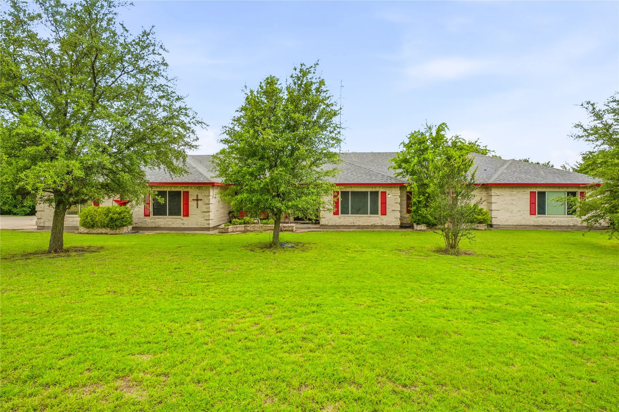 Single Family Residence For Sale in Parker County , 118 Pleasant Valley Lane, Weatherford, Texas 76087, 4 Bedroom, 4 Bathroom, 3 Garage spaces, 3,388 Sqft, built in 1996, mls#21309168, Real Estate Agent in Weatherford, Homes For Sale in Parker county, Homes For Sale in Weatherford, Realtor in Weatherford Texas, Real Estate Brokerage Independent Realty Texas, Luminita Cordes Realtor
