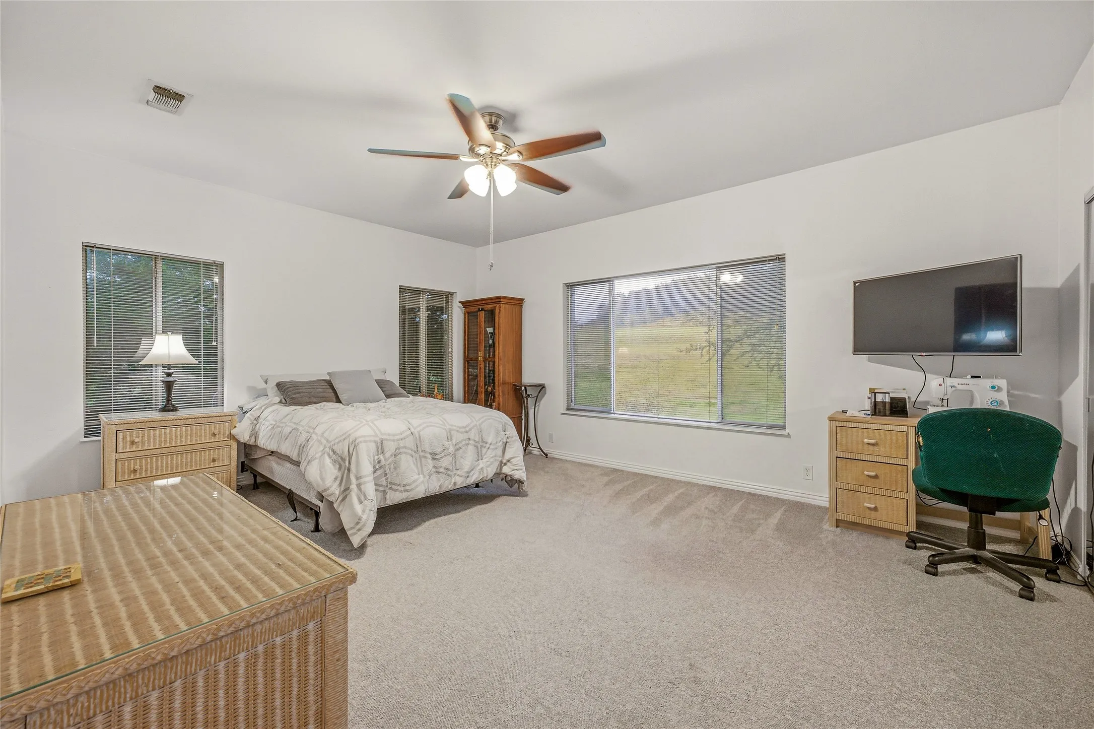 Single Family Residence For Sale in Parker County , 118 Pleasant Valley Lane, Weatherford, Texas 76087, 4 Bedroom, 4 Bathroom, 3 Garage spaces, 3,388 Sqft, built in 1996, mls#21309168, Real Estate Agent in Weatherford, Homes For Sale in Parker county, Homes For Sale in Weatherford, Realtor in Weatherford Texas, Real Estate Brokerage Independent Realty Texas, Luminita Cordes Realtor