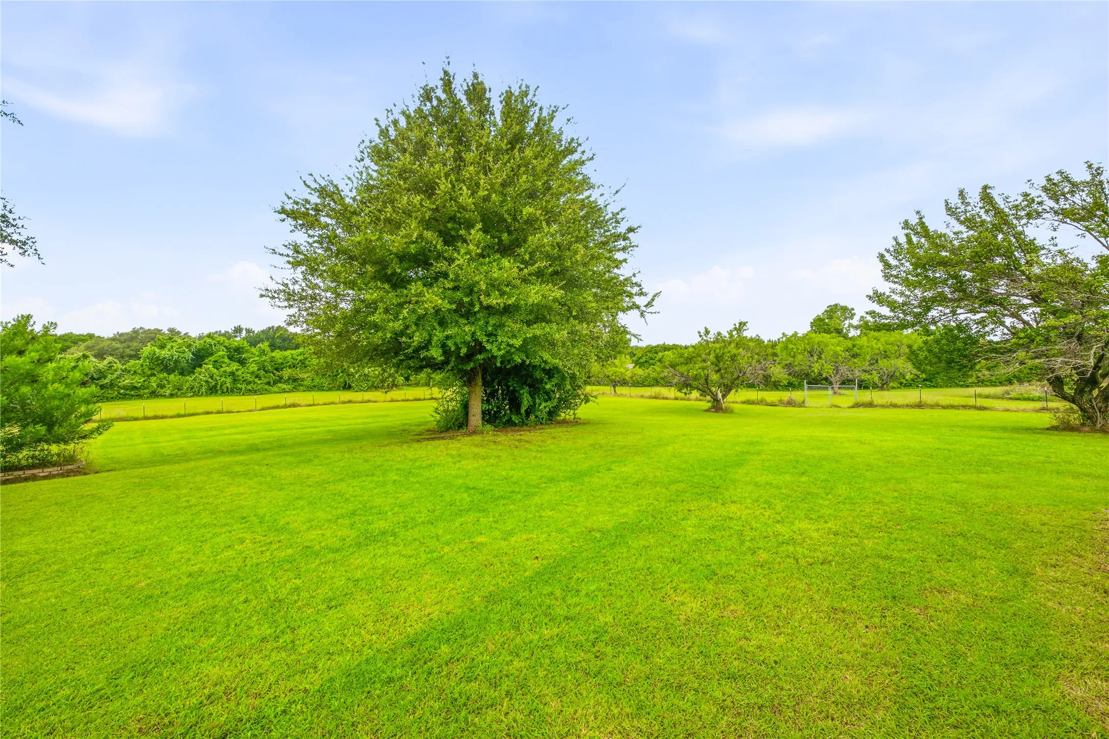 Single Family Residence For Sale in Parker County , 118 Pleasant Valley Lane, Weatherford, Texas 76087, 4 Bedroom, 4 Bathroom, 3 Garage spaces, 3,388 Sqft, built in 1996, mls#21309168, Real Estate Agent in Weatherford, Homes For Sale in Parker county, Homes For Sale in Weatherford, Realtor in Weatherford Texas, Real Estate Brokerage Independent Realty Texas, Luminita Cordes Realtor