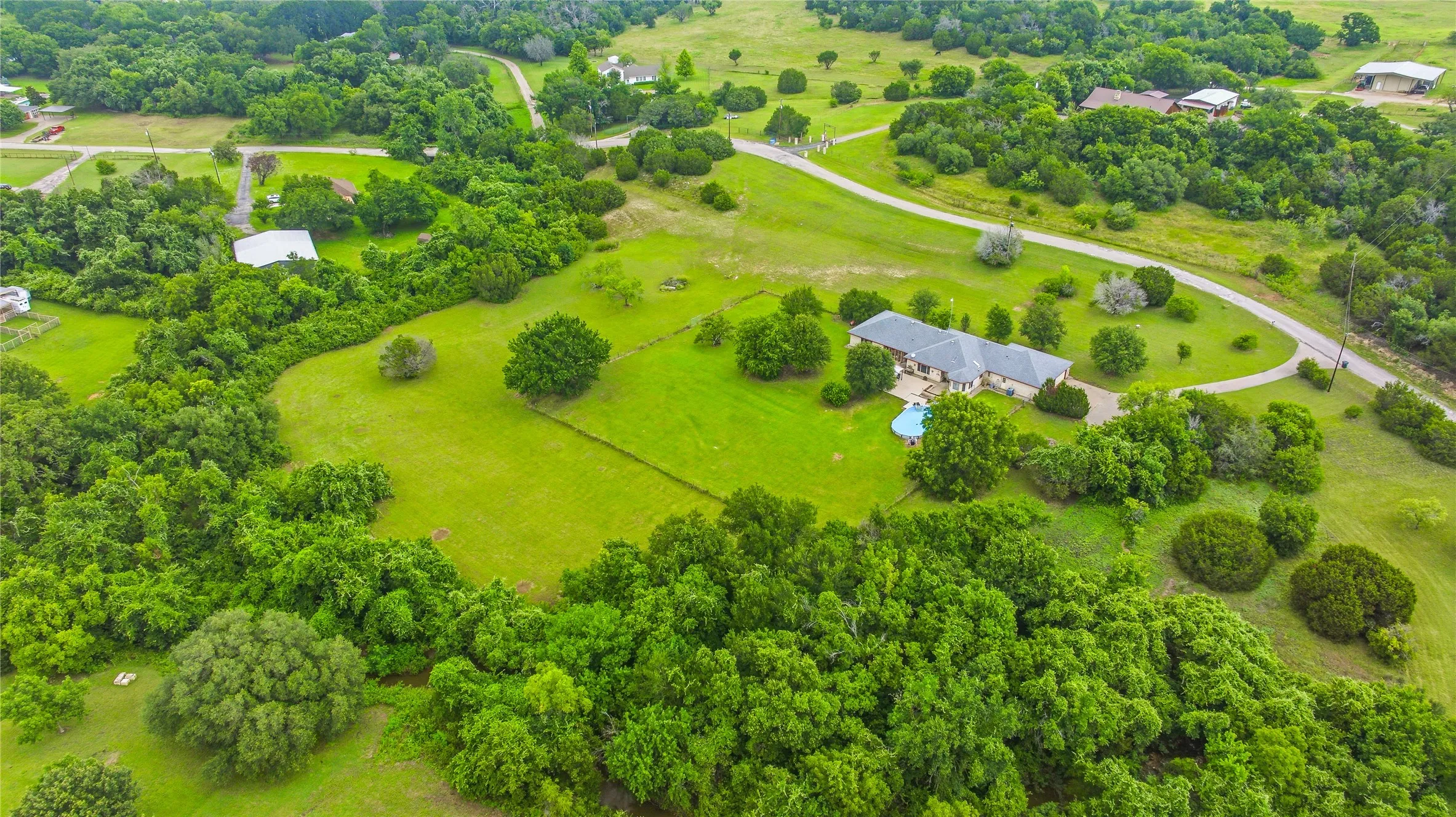 Single Family Residence For Sale in Parker County , 118 Pleasant Valley Lane, Weatherford, Texas 76087, 4 Bedroom, 4 Bathroom, 3 Garage spaces, 3,388 Sqft, built in 1996, mls#21309168, Real Estate Agent in Weatherford, Homes For Sale in Parker county, Homes For Sale in Weatherford, Realtor in Weatherford Texas, Real Estate Brokerage Independent Realty Texas, Luminita Cordes Realtor