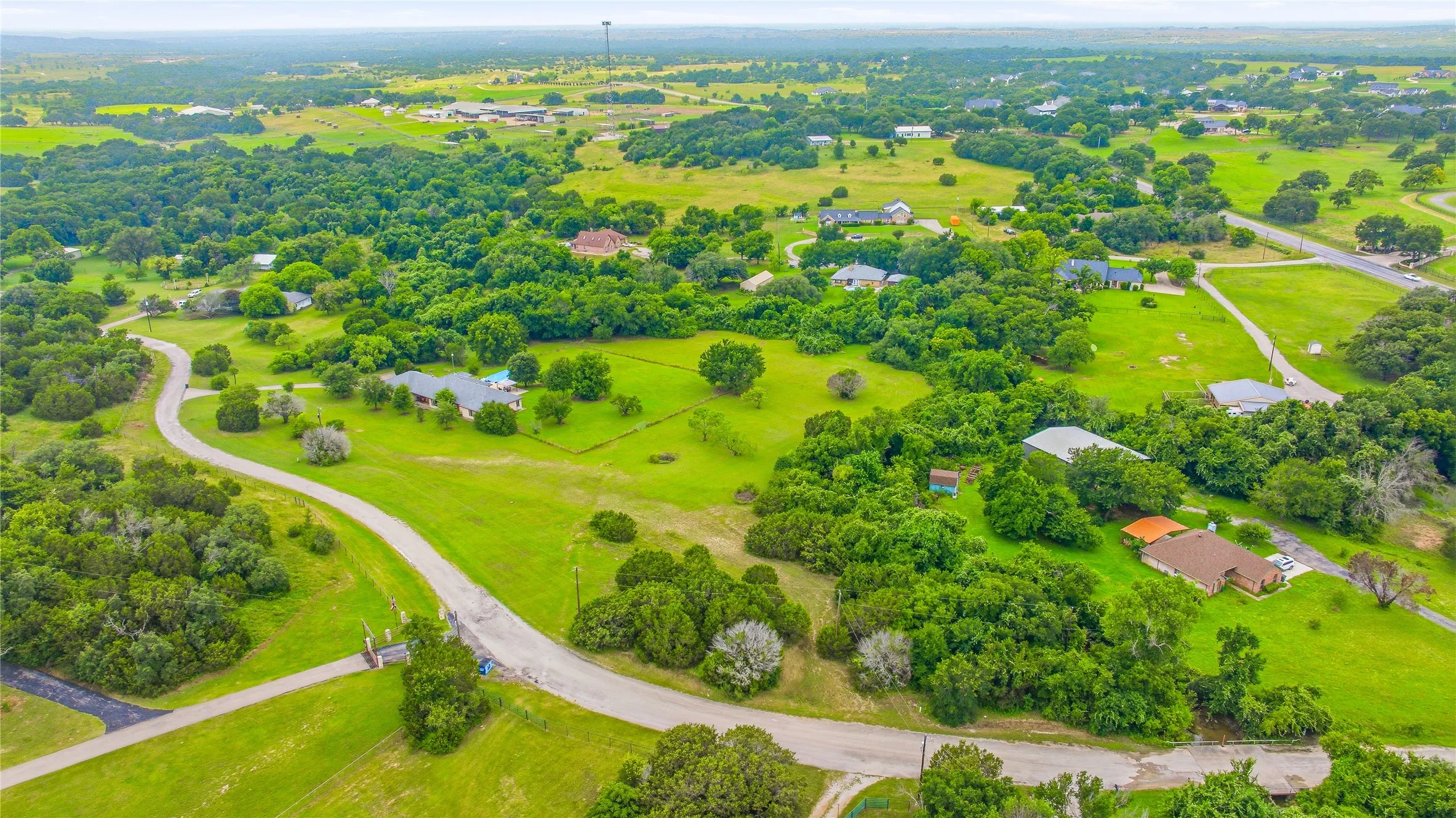 Single Family Residence For Sale in Parker County , 118 Pleasant Valley Lane, Weatherford, Texas 76087, 4 Bedroom, 4 Bathroom, 3 Garage spaces, 3,388 Sqft, built in 1996, mls#21309168, Real Estate Agent in Weatherford, Homes For Sale in Parker county, Homes For Sale in Weatherford, Realtor in Weatherford Texas, Real Estate Brokerage Independent Realty Texas, Luminita Cordes Realtor