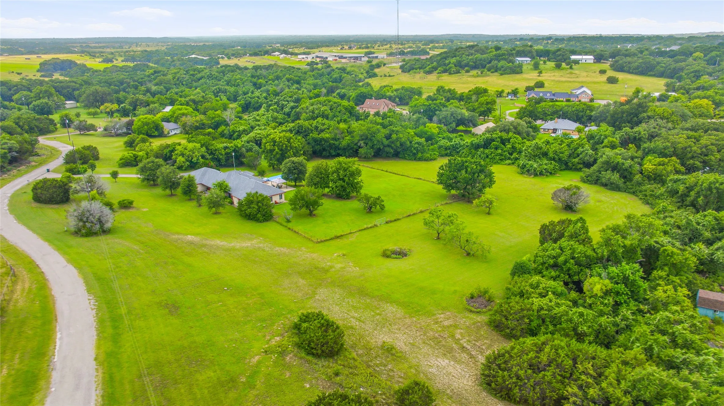 Single Family Residence For Sale in Parker County , 118 Pleasant Valley Lane, Weatherford, Texas 76087, 4 Bedroom, 4 Bathroom, 3 Garage spaces, 3,388 Sqft, built in 1996, mls#21309168, Real Estate Agent in Weatherford, Homes For Sale in Parker county, Homes For Sale in Weatherford, Realtor in Weatherford Texas, Real Estate Brokerage Independent Realty Texas, Luminita Cordes Realtor