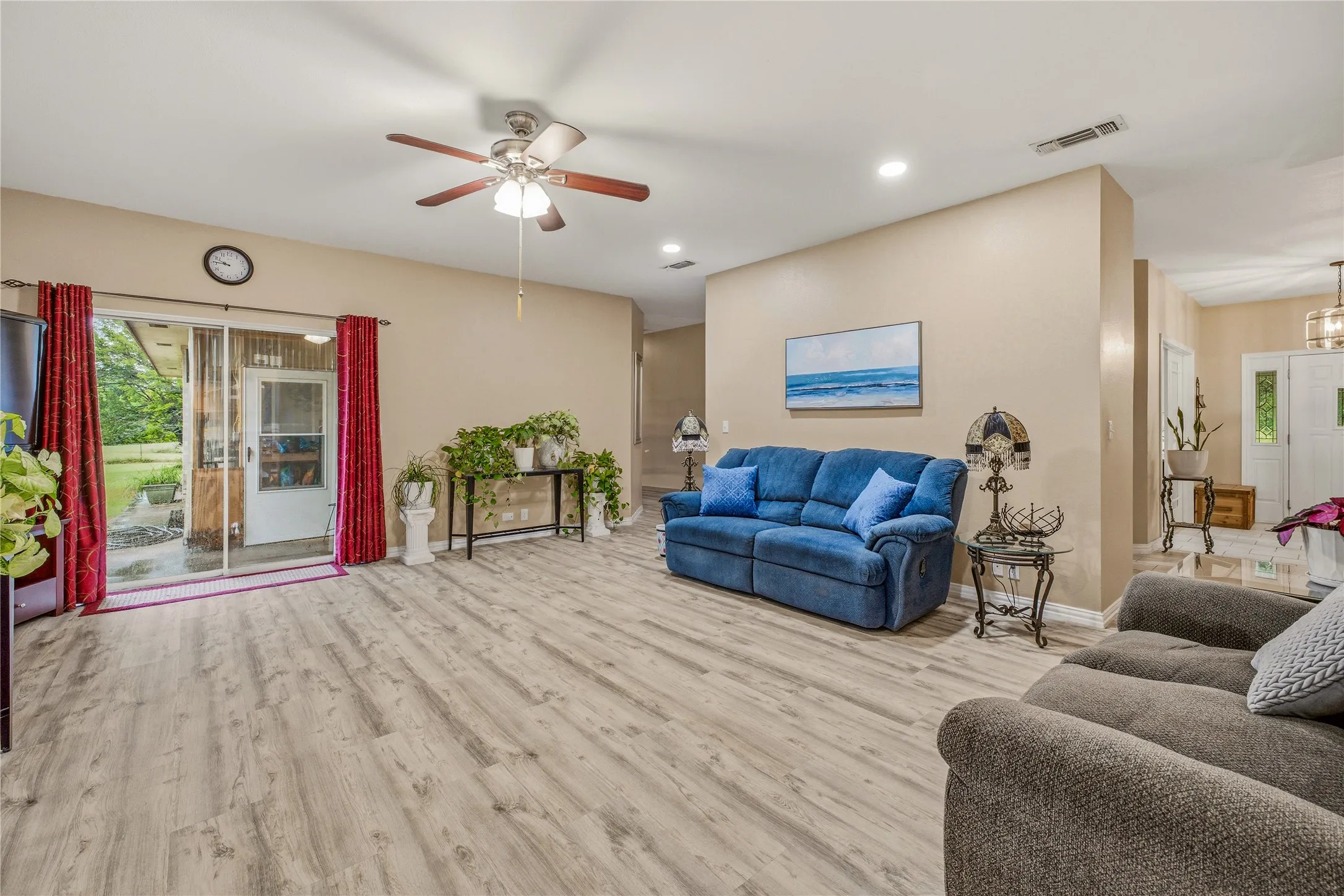 Single Family Residence For Sale in Parker County , 118 Pleasant Valley Lane, Weatherford, Texas 76087, 4 Bedroom, 4 Bathroom, 3 Garage spaces, 3,388 Sqft, built in 1996, mls#21309168, Real Estate Agent in Weatherford, Homes For Sale in Parker county, Homes For Sale in Weatherford, Realtor in Weatherford Texas, Real Estate Brokerage Independent Realty Texas, Luminita Cordes Realtor