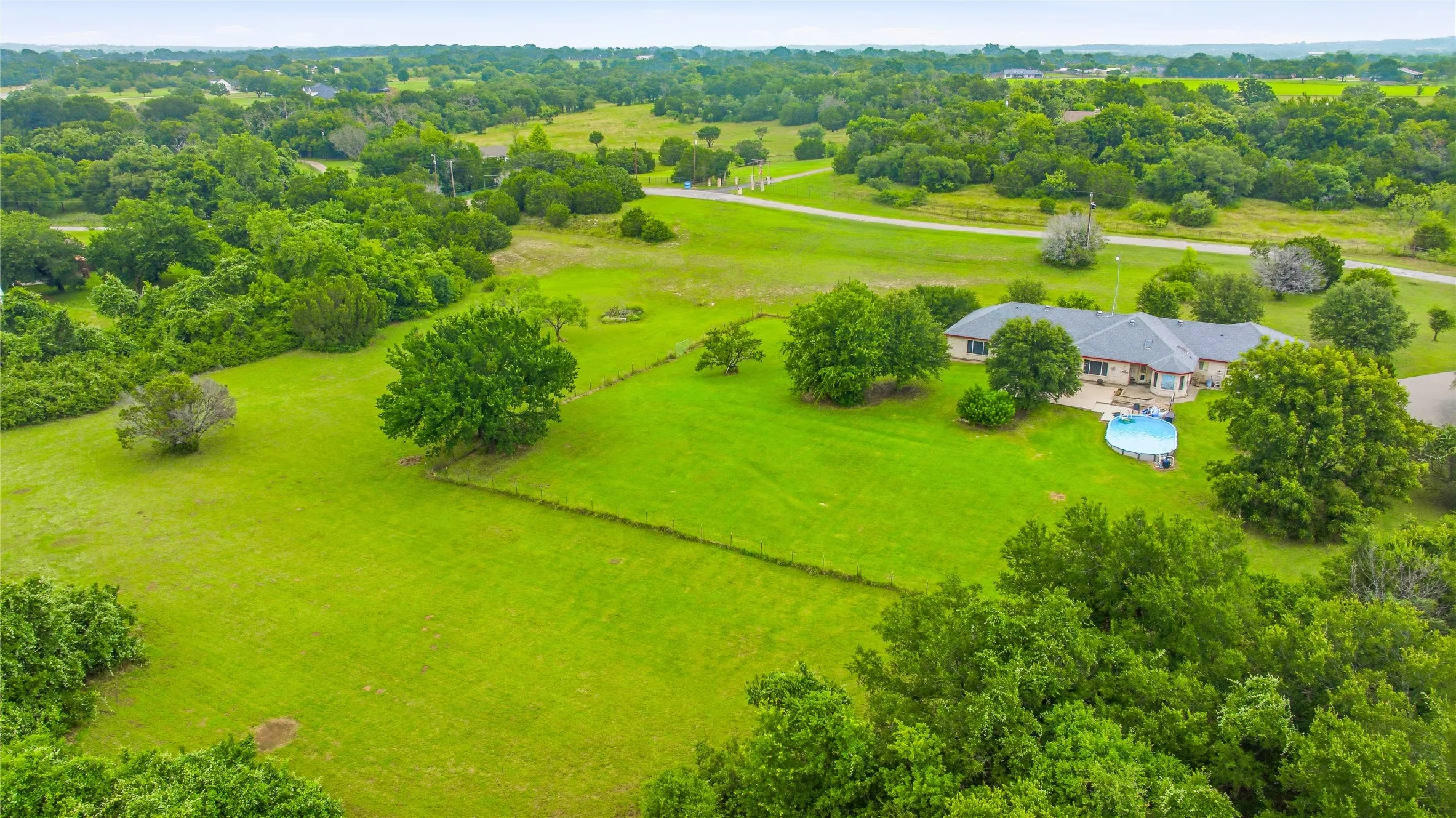 Single Family Residence For Sale in Parker County , 118 Pleasant Valley Lane, Weatherford, Texas 76087, 4 Bedroom, 4 Bathroom, 3 Garage spaces, 3,388 Sqft, built in 1996, mls#21309168, Real Estate Agent in Weatherford, Homes For Sale in Parker county, Homes For Sale in Weatherford, Realtor in Weatherford Texas, Real Estate Brokerage Independent Realty Texas, Luminita Cordes Realtor