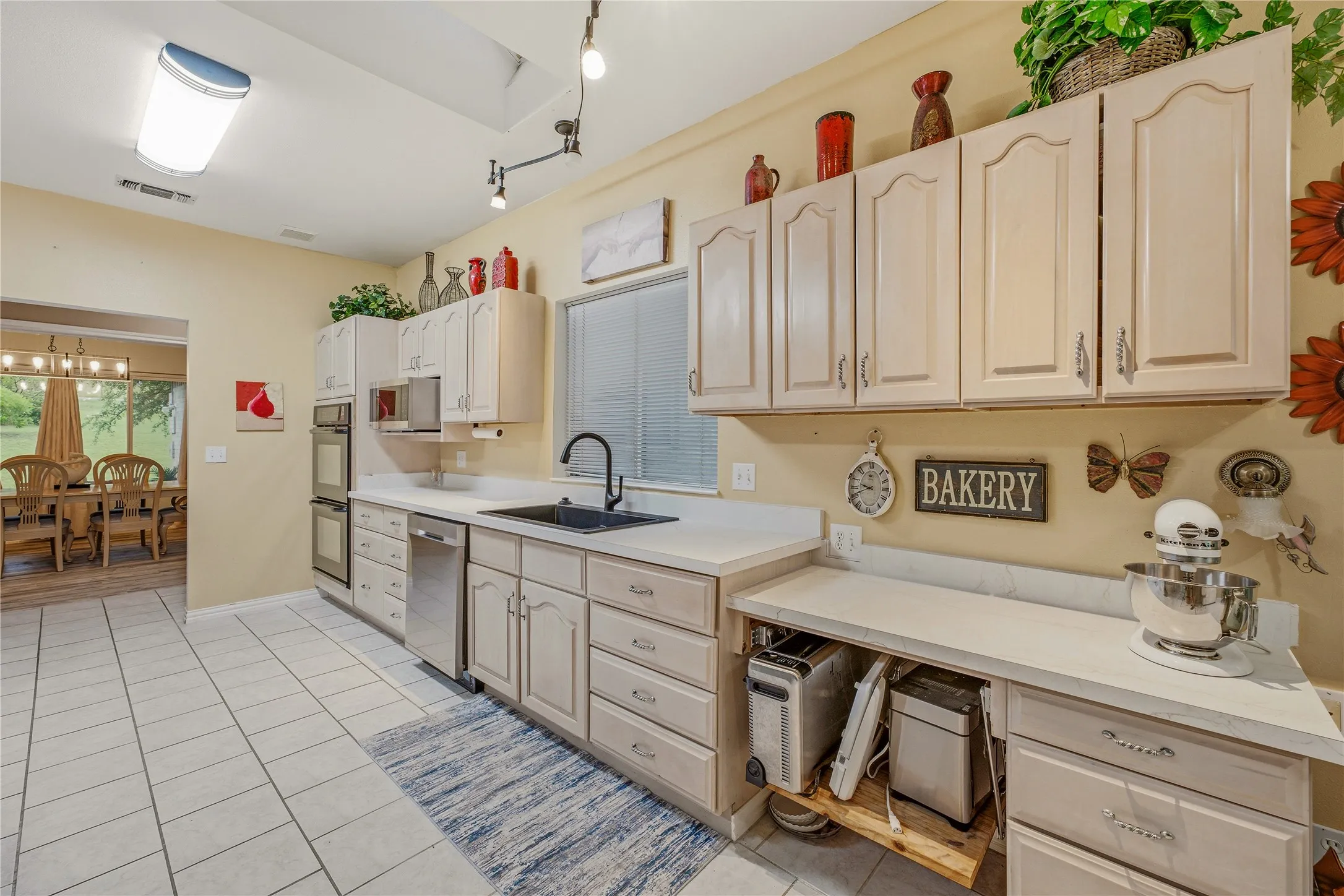 Single Family Residence For Sale in Parker County , 118 Pleasant Valley Lane, Weatherford, Texas 76087, 4 Bedroom, 4 Bathroom, 3 Garage spaces, 3,388 Sqft, built in 1996, mls#21309168, Real Estate Agent in Weatherford, Homes For Sale in Parker county, Homes For Sale in Weatherford, Realtor in Weatherford Texas, Real Estate Brokerage Independent Realty Texas, Luminita Cordes Realtor