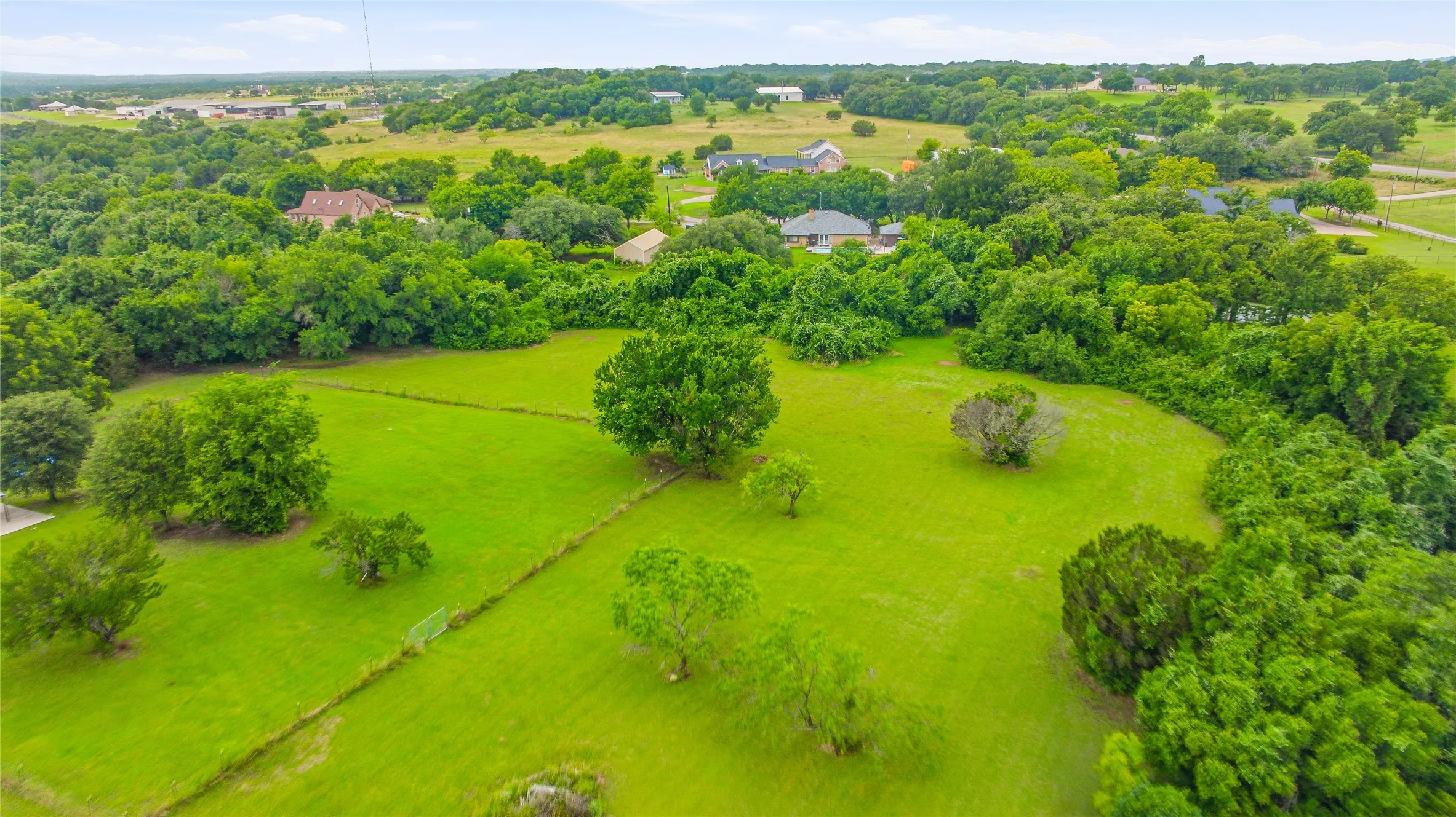 Single Family Residence For Sale in Parker County , 118 Pleasant Valley Lane, Weatherford, Texas 76087, 4 Bedroom, 4 Bathroom, 3 Garage spaces, 3,388 Sqft, built in 1996, mls#21309168, Real Estate Agent in Weatherford, Homes For Sale in Parker county, Homes For Sale in Weatherford, Realtor in Weatherford Texas, Real Estate Brokerage Independent Realty Texas, Luminita Cordes Realtor