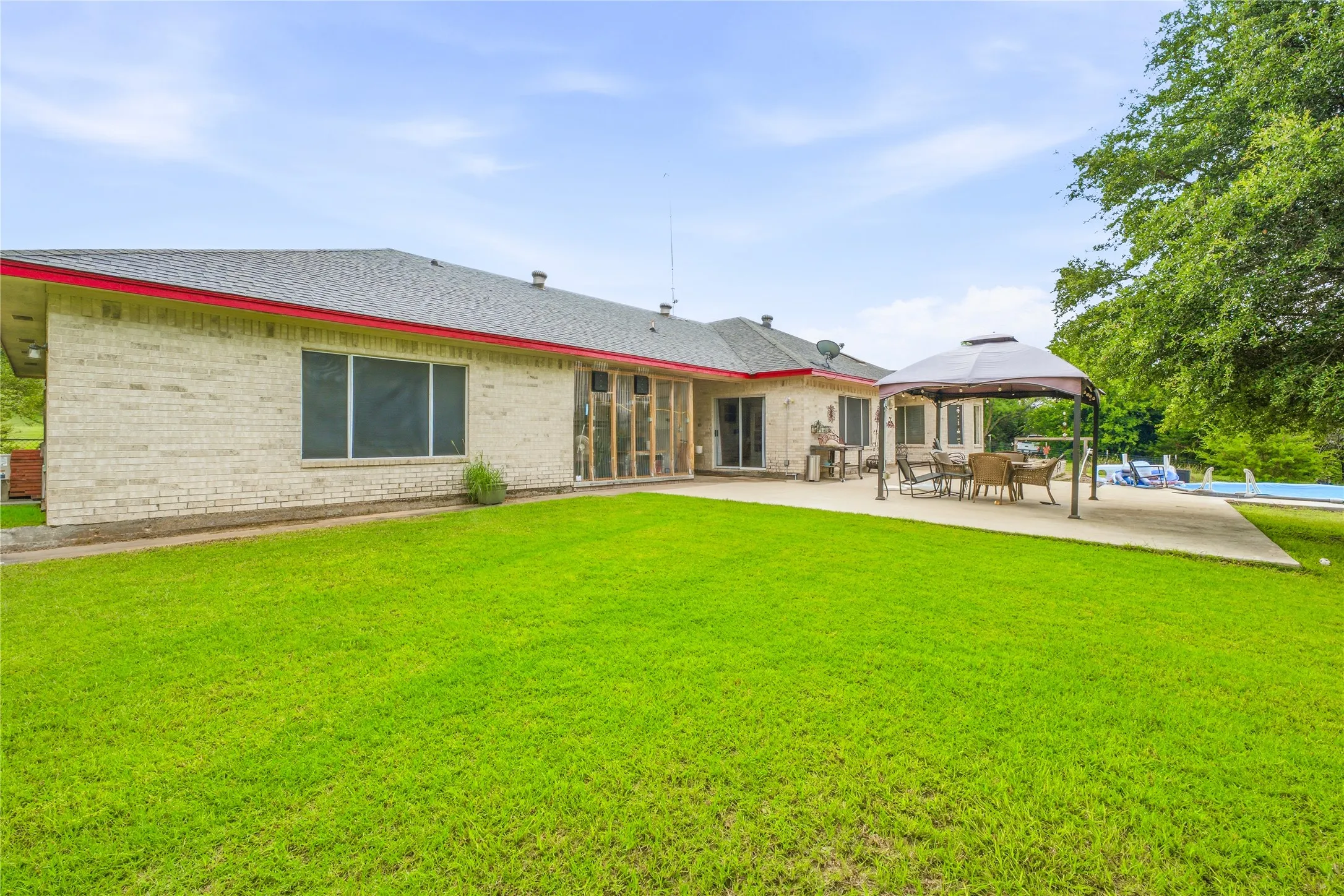 Single Family Residence For Sale in Parker County , 118 Pleasant Valley Lane, Weatherford, Texas 76087, 4 Bedroom, 4 Bathroom, 3 Garage spaces, 3,388 Sqft, built in 1996, mls#21309168, Real Estate Agent in Weatherford, Homes For Sale in Parker county, Homes For Sale in Weatherford, Realtor in Weatherford Texas, Real Estate Brokerage Independent Realty Texas, Luminita Cordes Realtor