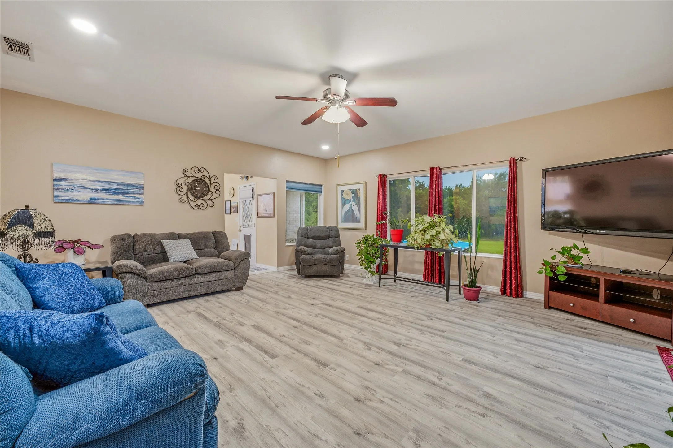 Single Family Residence For Sale in Parker County , 118 Pleasant Valley Lane, Weatherford, Texas 76087, 4 Bedroom, 4 Bathroom, 3 Garage spaces, 3,388 Sqft, built in 1996, mls#21309168, Real Estate Agent in Weatherford, Homes For Sale in Parker county, Homes For Sale in Weatherford, Realtor in Weatherford Texas, Real Estate Brokerage Independent Realty Texas, Luminita Cordes Realtor