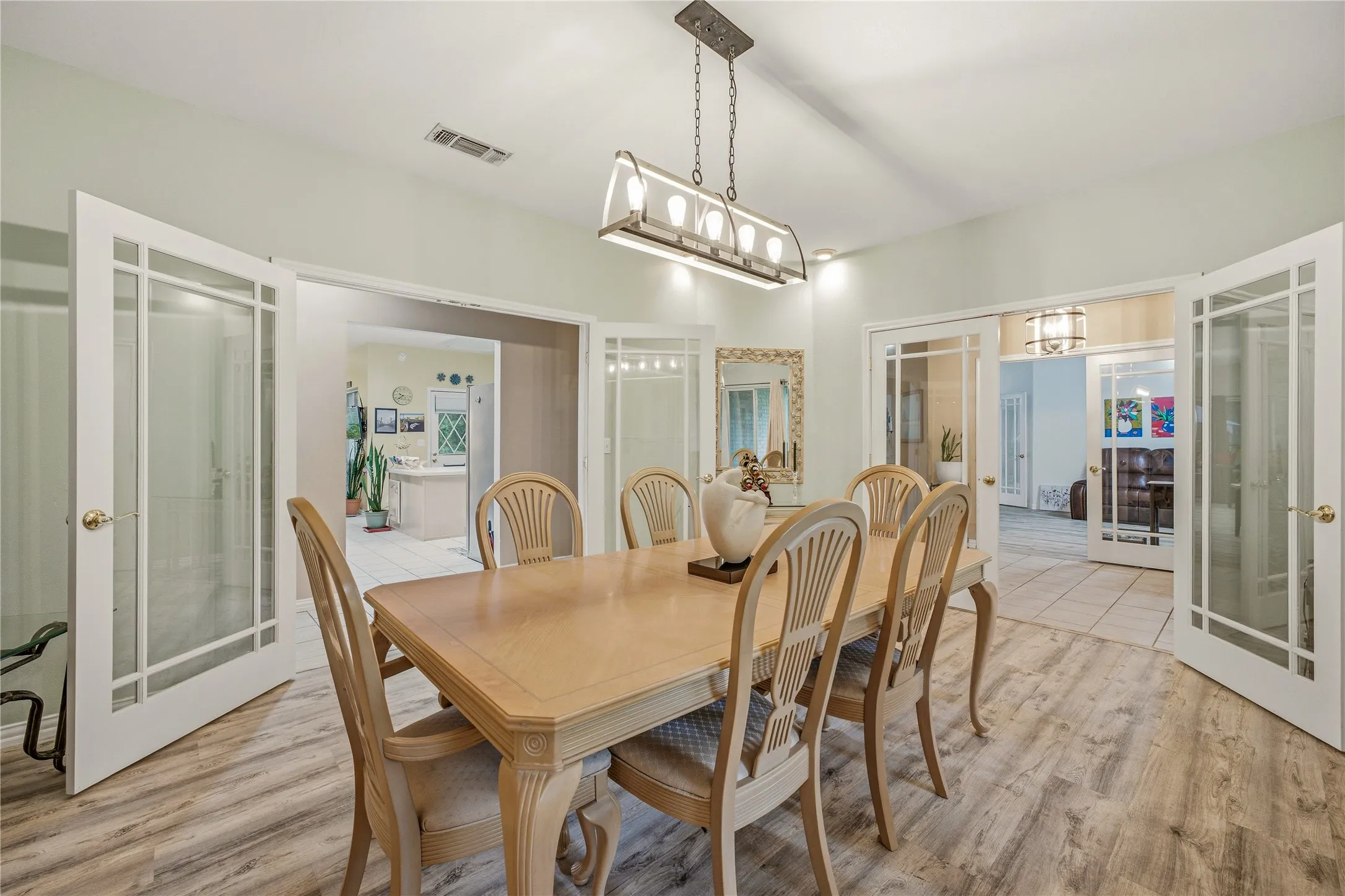 Single Family Residence For Sale in Parker County , 118 Pleasant Valley Lane, Weatherford, Texas 76087, 4 Bedroom, 4 Bathroom, 3 Garage spaces, 3,388 Sqft, built in 1996, mls#21309168, Real Estate Agent in Weatherford, Homes For Sale in Parker county, Homes For Sale in Weatherford, Realtor in Weatherford Texas, Real Estate Brokerage Independent Realty Texas, Luminita Cordes Realtor