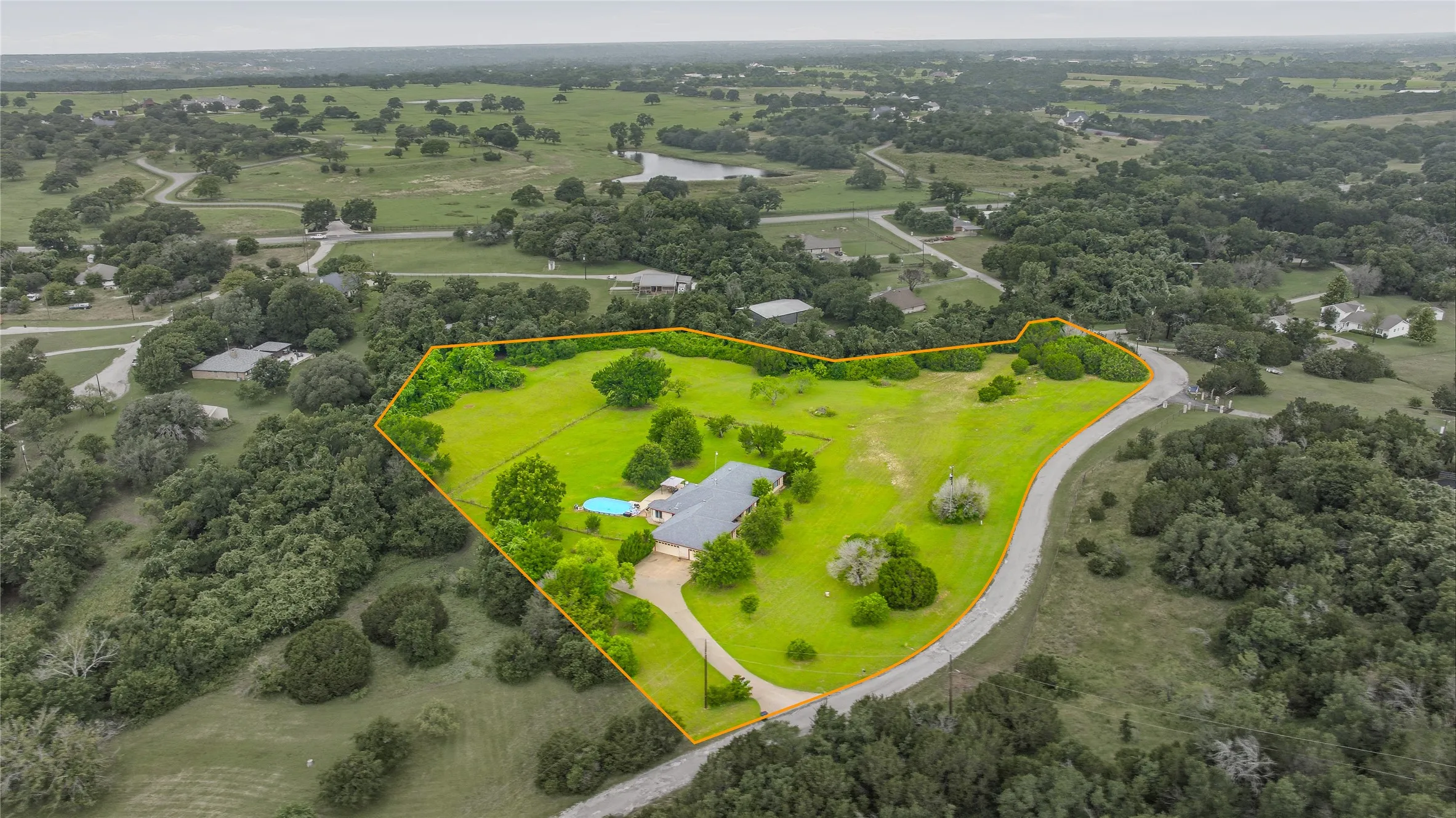 Single Family Residence For Sale in Parker County , 118 Pleasant Valley Lane, Weatherford, Texas 76087, 4 Bedroom, 4 Bathroom, 3 Garage spaces, 3,388 Sqft, built in 1996, mls#21309168, Real Estate Agent in Weatherford, Homes For Sale in Parker county, Homes For Sale in Weatherford, Realtor in Weatherford Texas, Real Estate Brokerage Independent Realty Texas, Luminita Cordes Realtor
