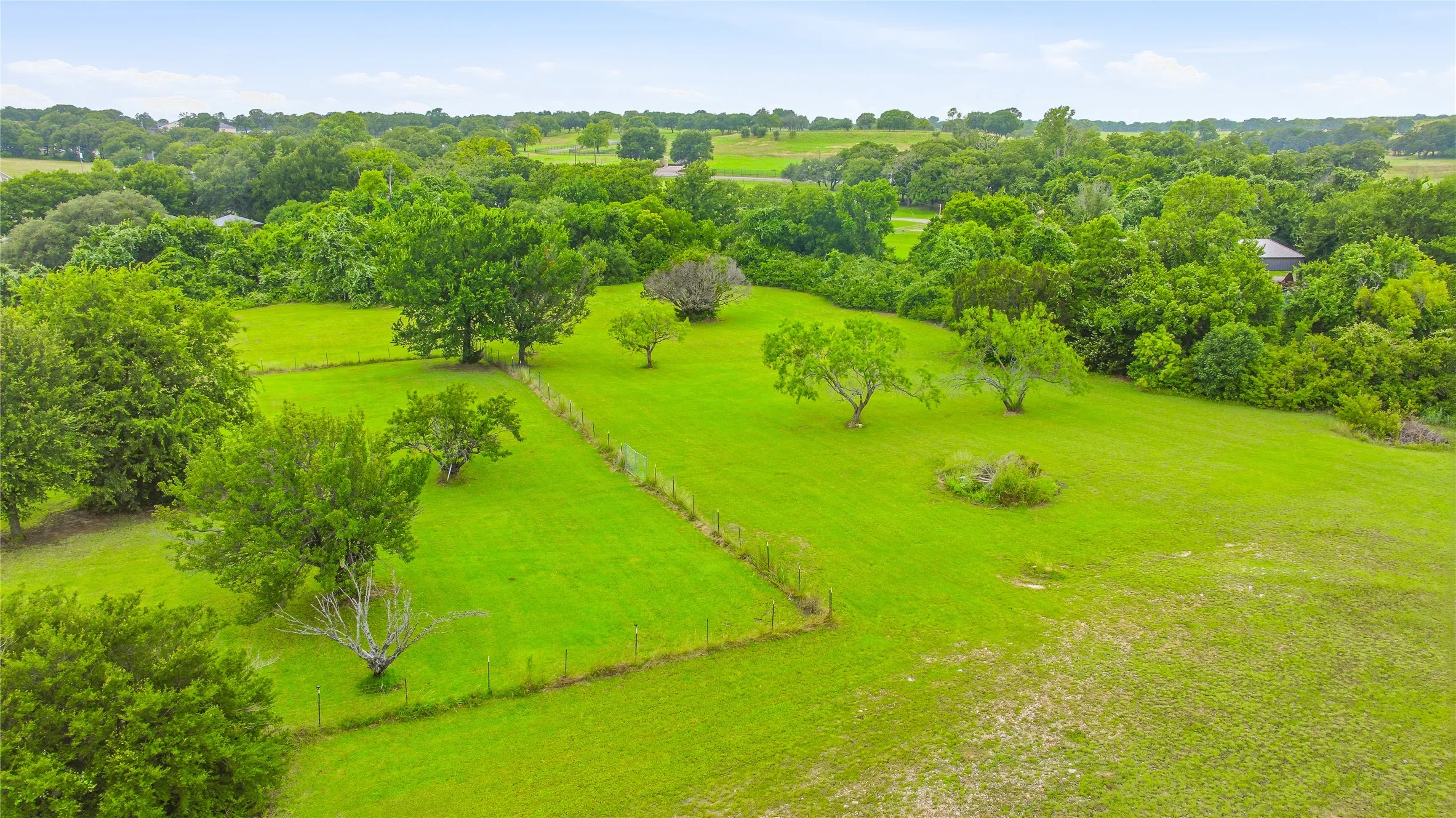 Single Family Residence For Sale in Parker County , 118 Pleasant Valley Lane, Weatherford, Texas 76087, 4 Bedroom, 4 Bathroom, 3 Garage spaces, 3,388 Sqft, built in 1996, mls#21309168, Real Estate Agent in Weatherford, Homes For Sale in Parker county, Homes For Sale in Weatherford, Realtor in Weatherford Texas, Real Estate Brokerage Independent Realty Texas, Luminita Cordes Realtor