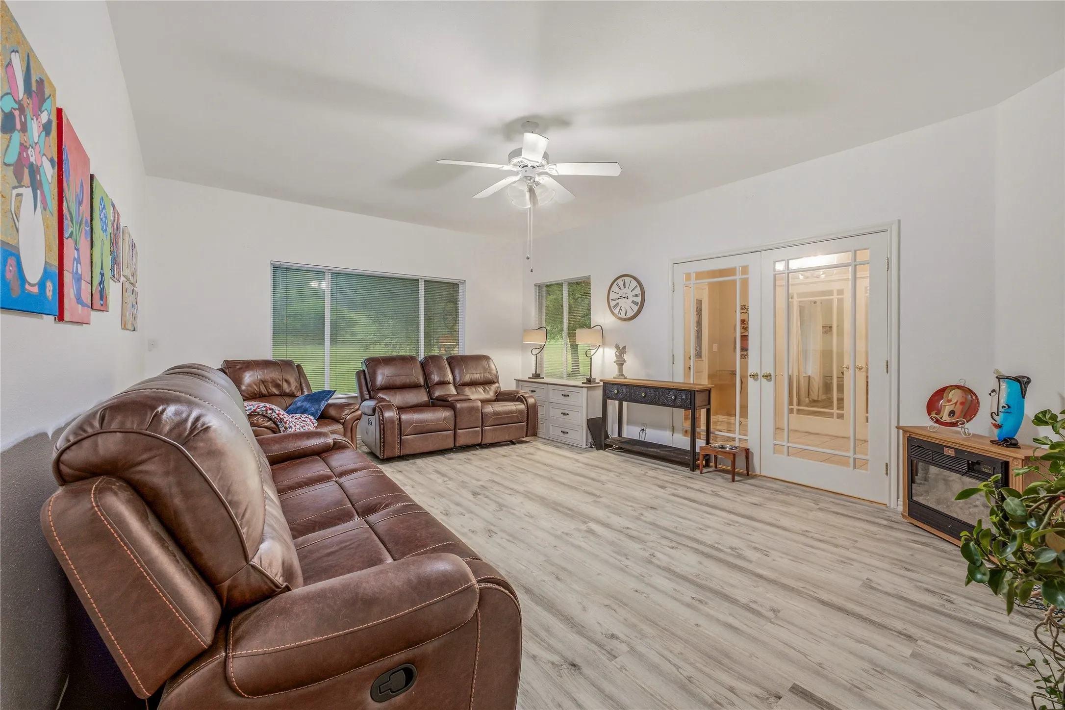Single Family Residence For Sale in Parker County , 118 Pleasant Valley Lane, Weatherford, Texas 76087, 4 Bedroom, 4 Bathroom, 3 Garage spaces, 3,388 Sqft, built in 1996, mls#21309168, Real Estate Agent in Weatherford, Homes For Sale in Parker county, Homes For Sale in Weatherford, Realtor in Weatherford Texas, Real Estate Brokerage Independent Realty Texas, Luminita Cordes Realtor