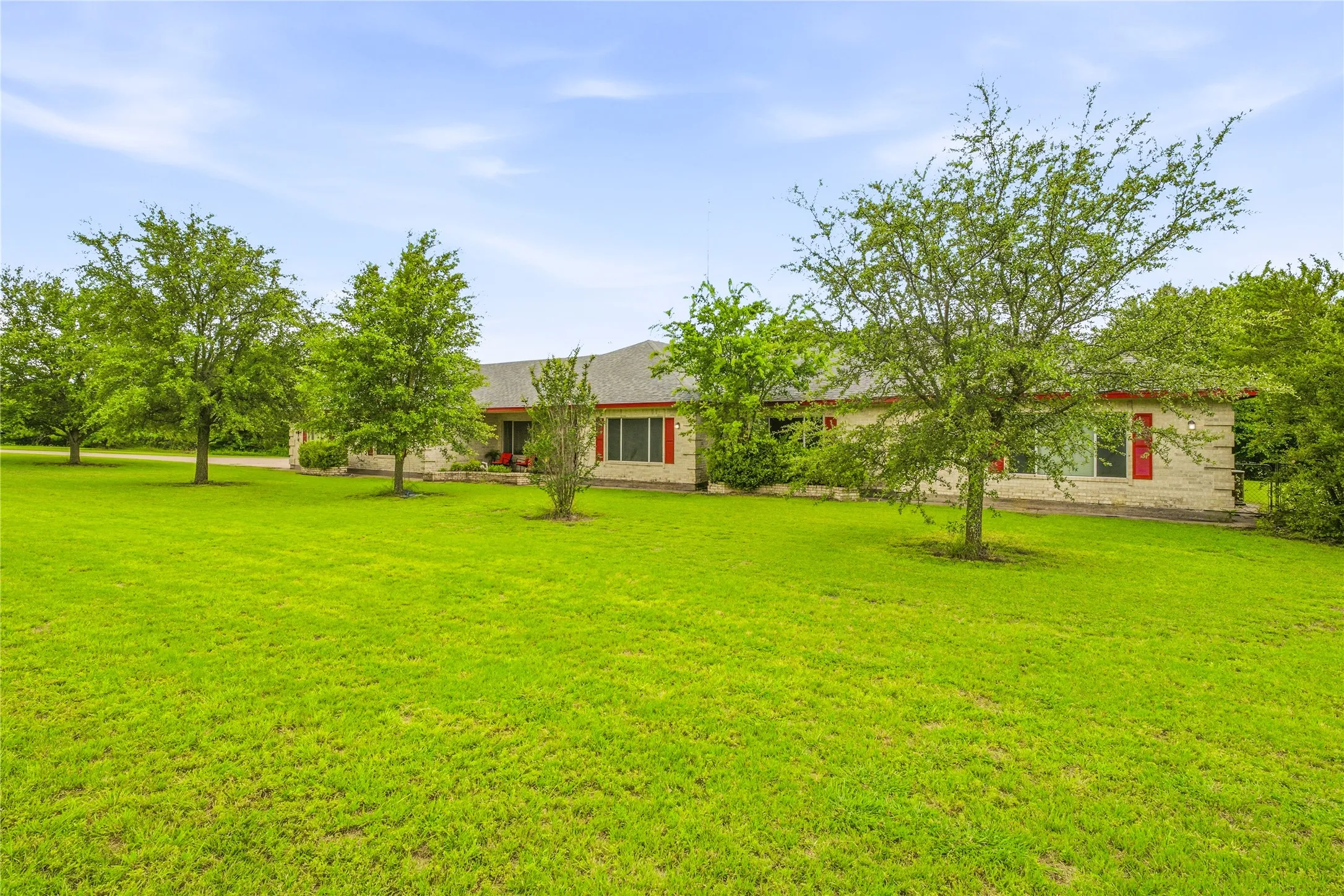 Single Family Residence For Sale in Parker County , 118 Pleasant Valley Lane, Weatherford, Texas 76087, 4 Bedroom, 4 Bathroom, 3 Garage spaces, 3,388 Sqft, built in 1996, mls#21309168, Real Estate Agent in Weatherford, Homes For Sale in Parker county, Homes For Sale in Weatherford, Realtor in Weatherford Texas, Real Estate Brokerage Independent Realty Texas, Luminita Cordes Realtor
